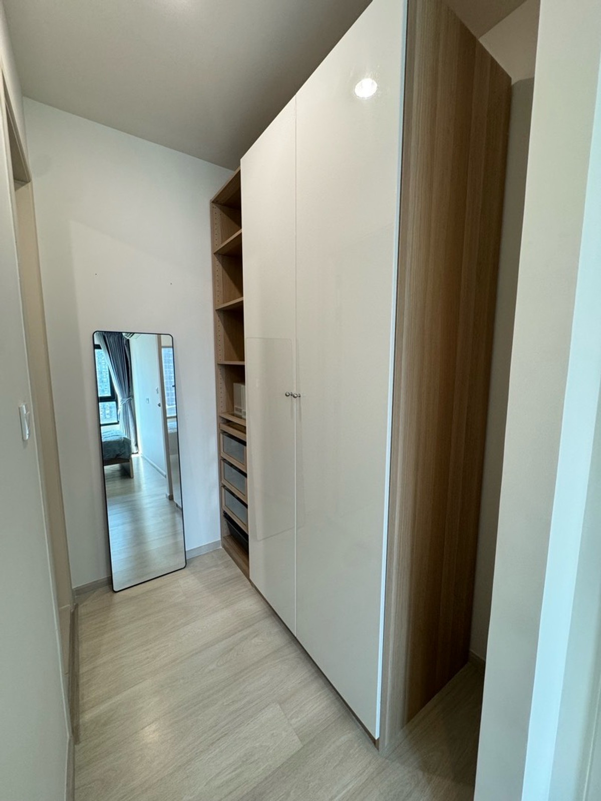 ให้เช่าคอนโดพระราม 9 เพชรบุรีตัดใหม่ RCA : 🏙️ Life Asoke - ตกแต่งใหม่ พร้อมเข้าอยู่ !