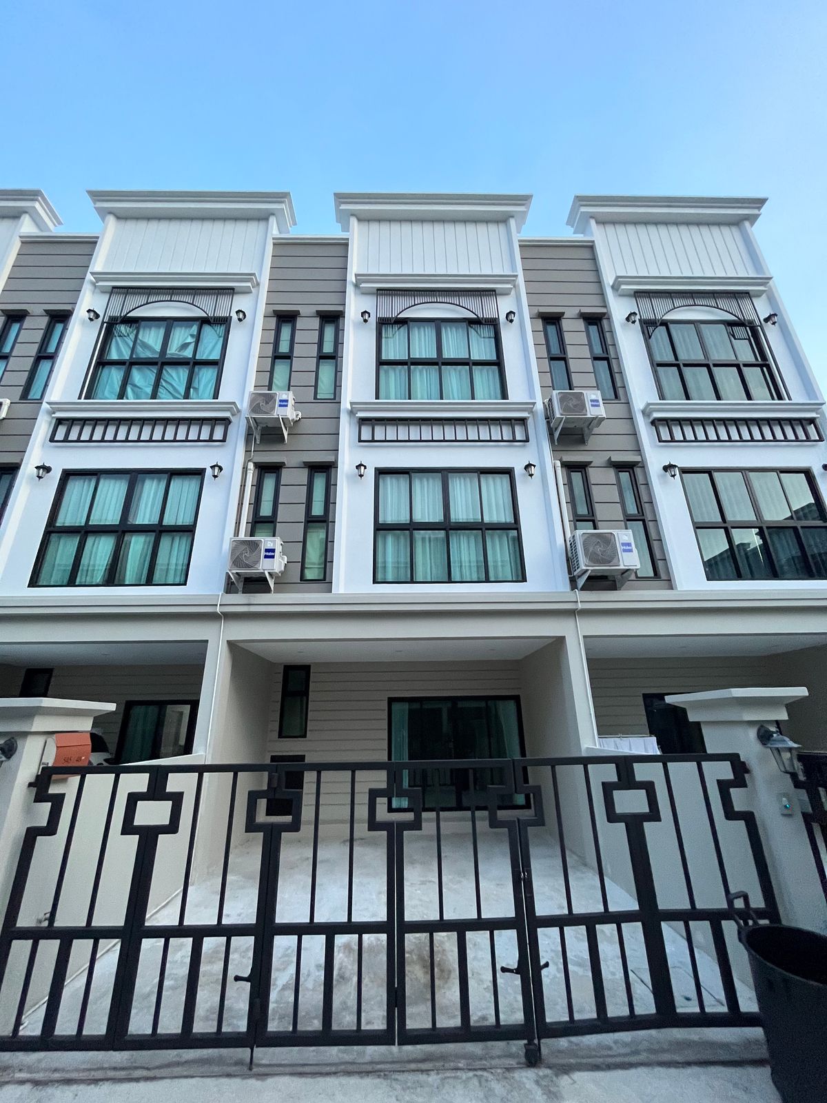 For RentTownhomeNawamin, Ramindra : 📢 Rent Eternity Town Primrose Watcharapol Sukhaphiban 5 📢 Large 4 air conditioners. Can be registered with S2501 -593.