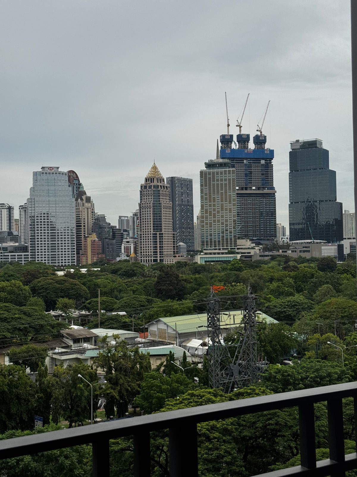 For RentCondoWitthayu, Chidlom, Langsuan, Ploenchit : The new room has never been rented. Muniq Langsuan View Suan Lum (Pet)