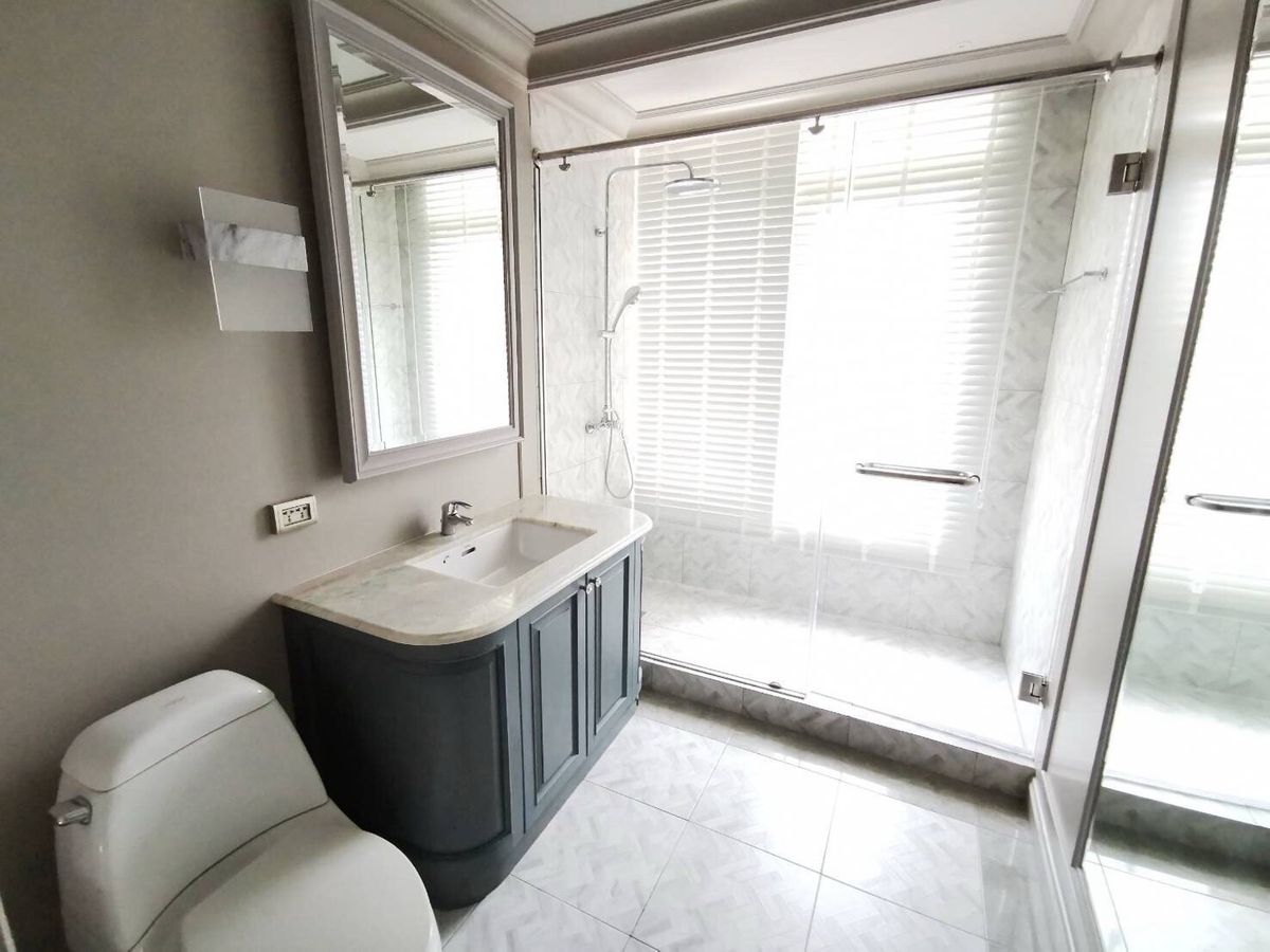 For SaleCondoSukhumvit, Asoke, Thonglor : Condo for sale, Hampton Thonglor 10, size 235 SQ.M 4 Bath 5 Bath, only 55 MB !! Contact 086-795-9997 (Jimmy)