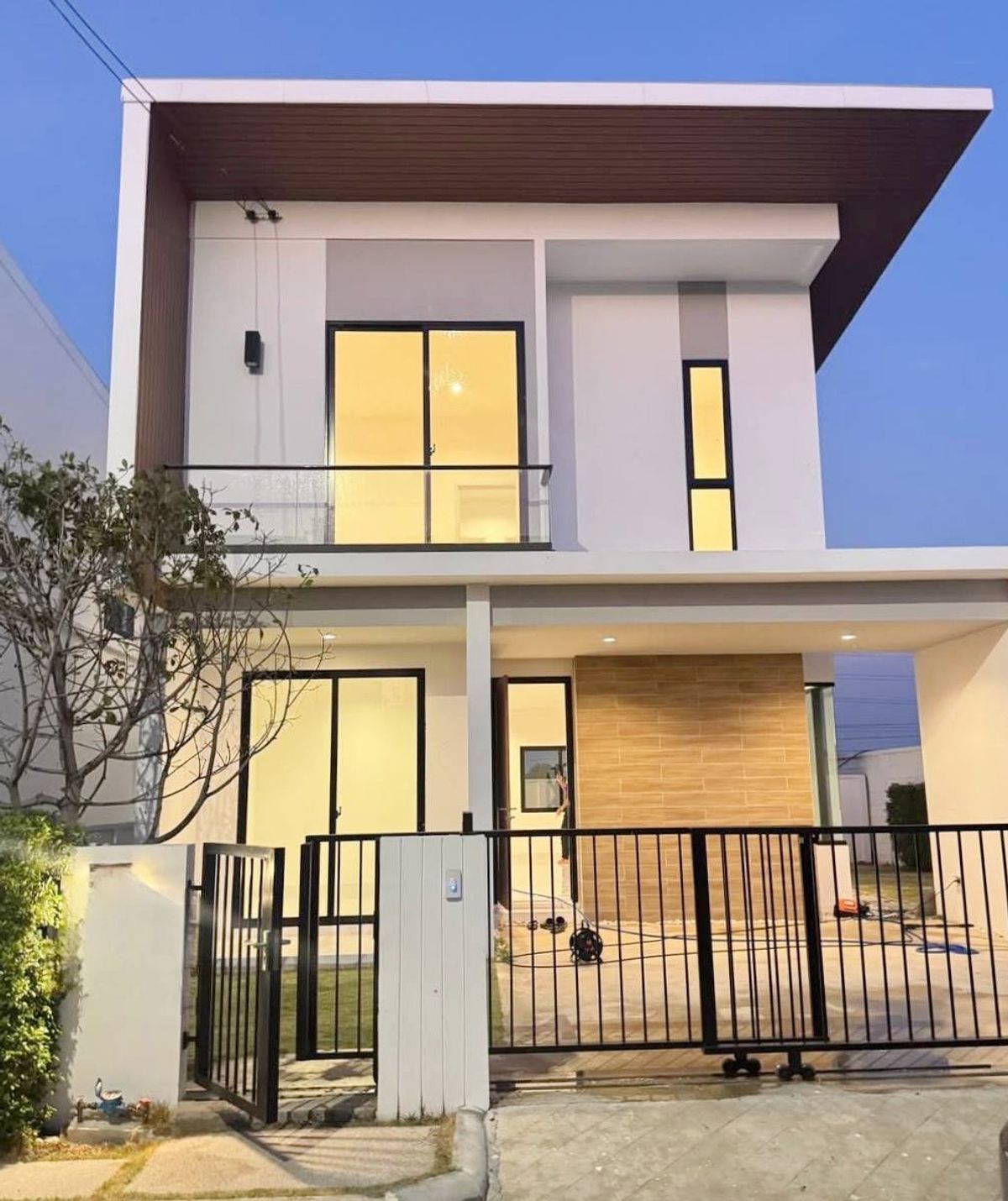 ให้เช่าบ้านบางนา แบริ่ง ลาซาล : ให้เช่าบ้านแฝด 2 ชั้น 48ตรว. ใกล้เมกาบางนา