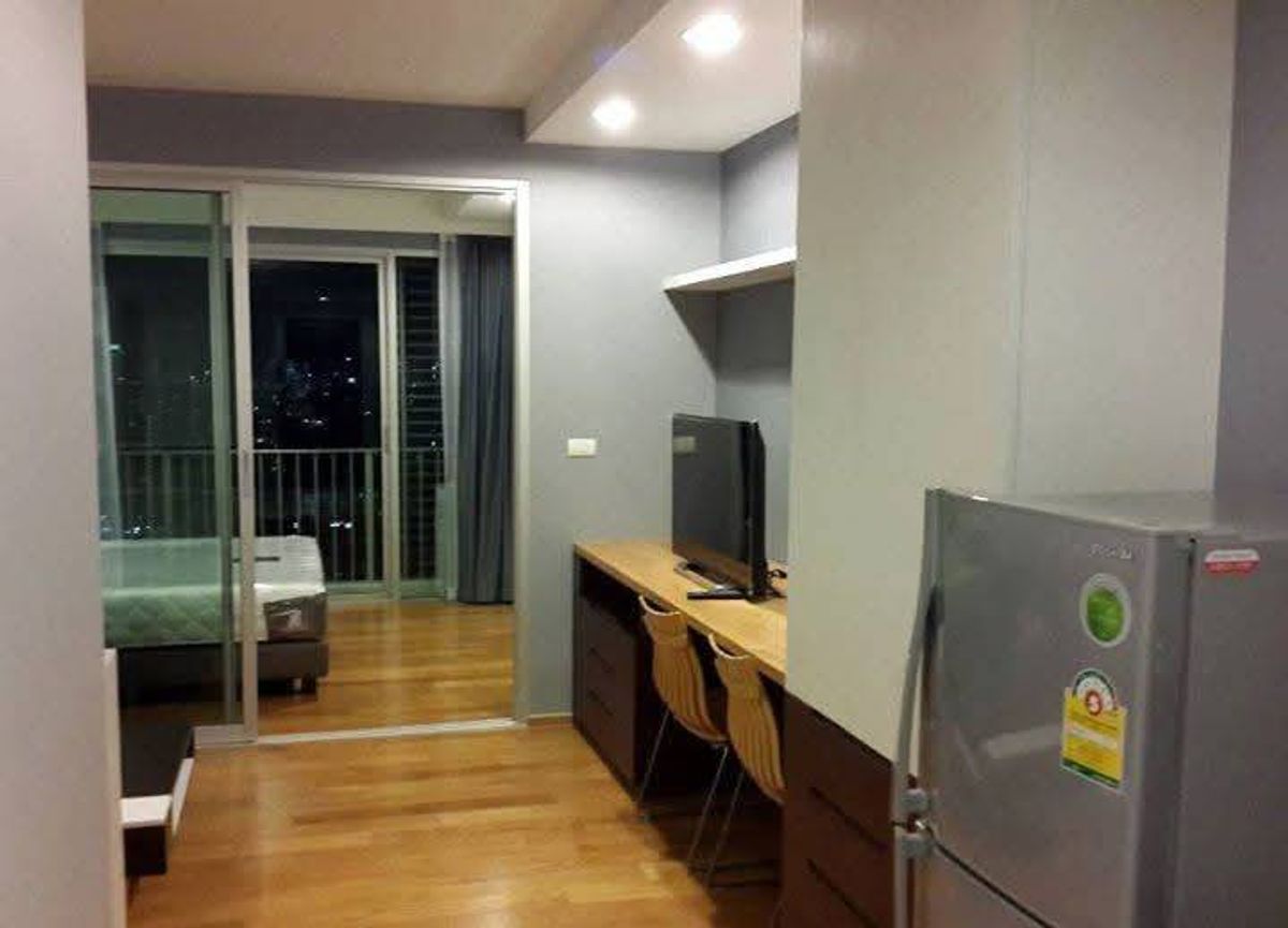 For RentCondoLadprao, Central Ladprao : Rent The Line Phahonyothin Park 300M BTS Five Lat Phrao Intersection (Opposite Central Ladprao). Interested, contact Line: @best_condo