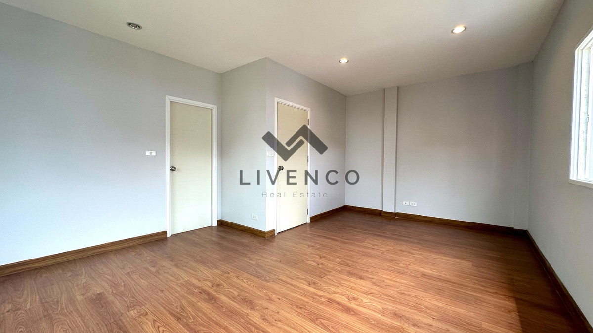 ขายทาวน์โฮมเอกชัย บางบอน : ขายบ้าน ทาวน์โฮม 2ชั้น The exclusive (สาทร-กัลปพฤกษ์) พื้นที่รอบบ้าน  Size ใหญ่พิเศษ 