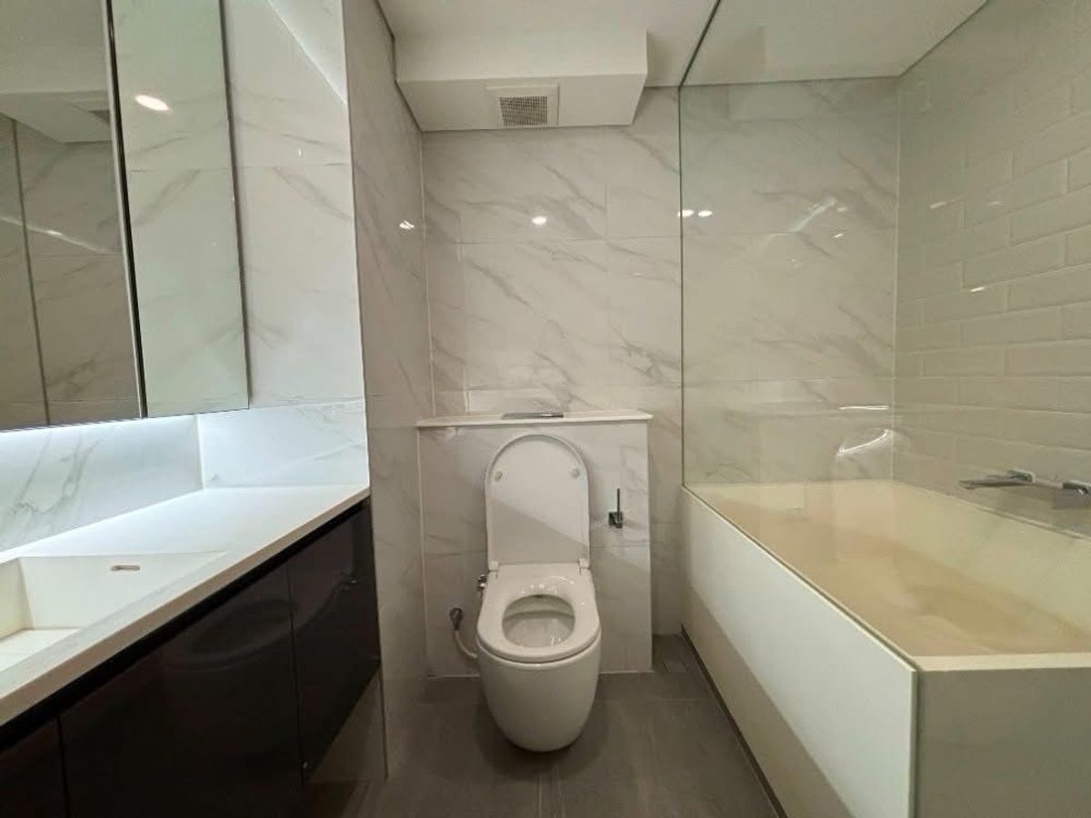 For SaleCondoRama9, Petchburi, RCA : 𝐋𝐚𝐧𝐝𝐦𝐚𝐫𝐤 @𝐌𝐑𝐓 𝐑𝐚𝐦𝐚𝟗 New room, 1 hand, comfortable installments 𝟏𝟏, 𝟎𝟎𝟎/month, do not have to pay down payment Ready Free every fee. Yes, urgent payment.