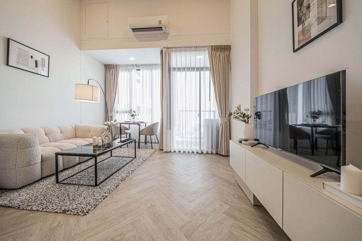 For SaleCondoRama9, Petchburi, RCA : 𝐋𝐚𝐧𝐝𝐦𝐚𝐫𝐤 @𝐌𝐑𝐓 𝐑𝐚𝐦𝐚𝟗 New room, 1 hand, comfortable installments 𝟏𝟏, 𝟎𝟎𝟎/month, do not have to pay down payment Ready Free every fee. Yes, urgent payment.