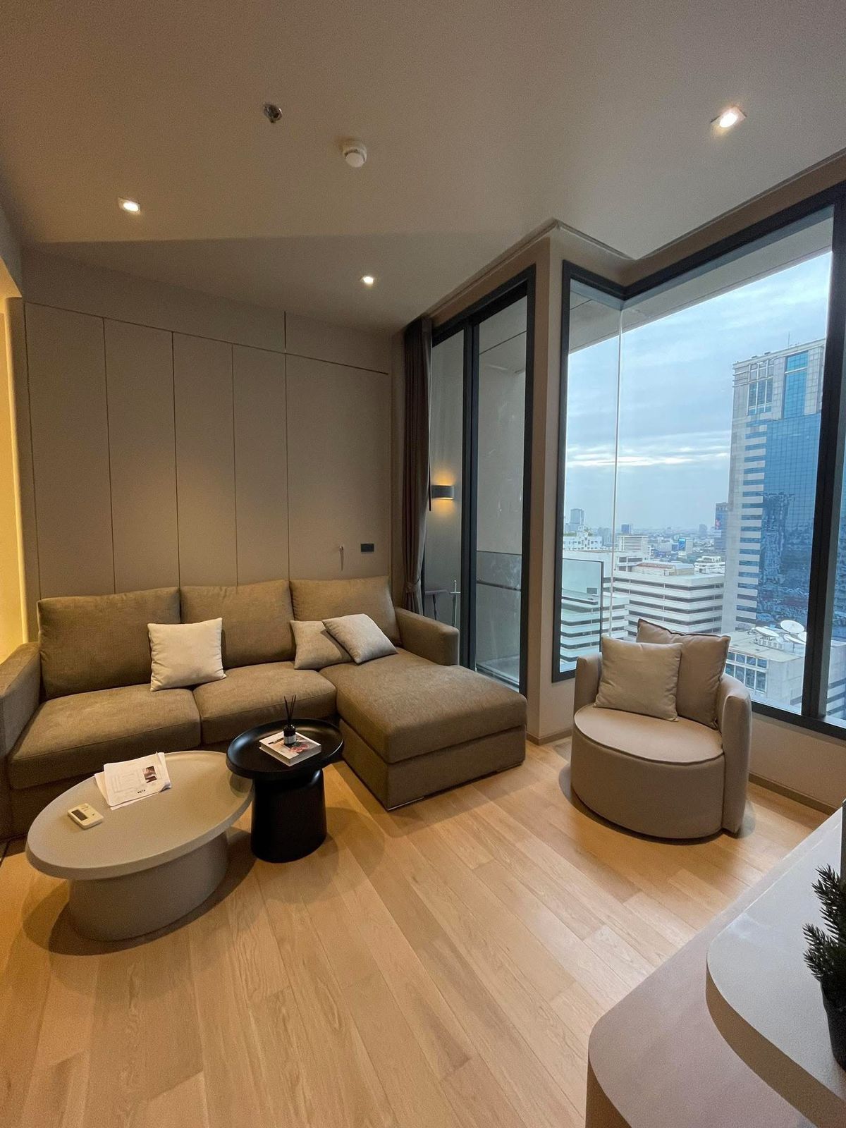 For RentCondoSukhumvit, Asoke, Thonglor : Avaiable 🔥