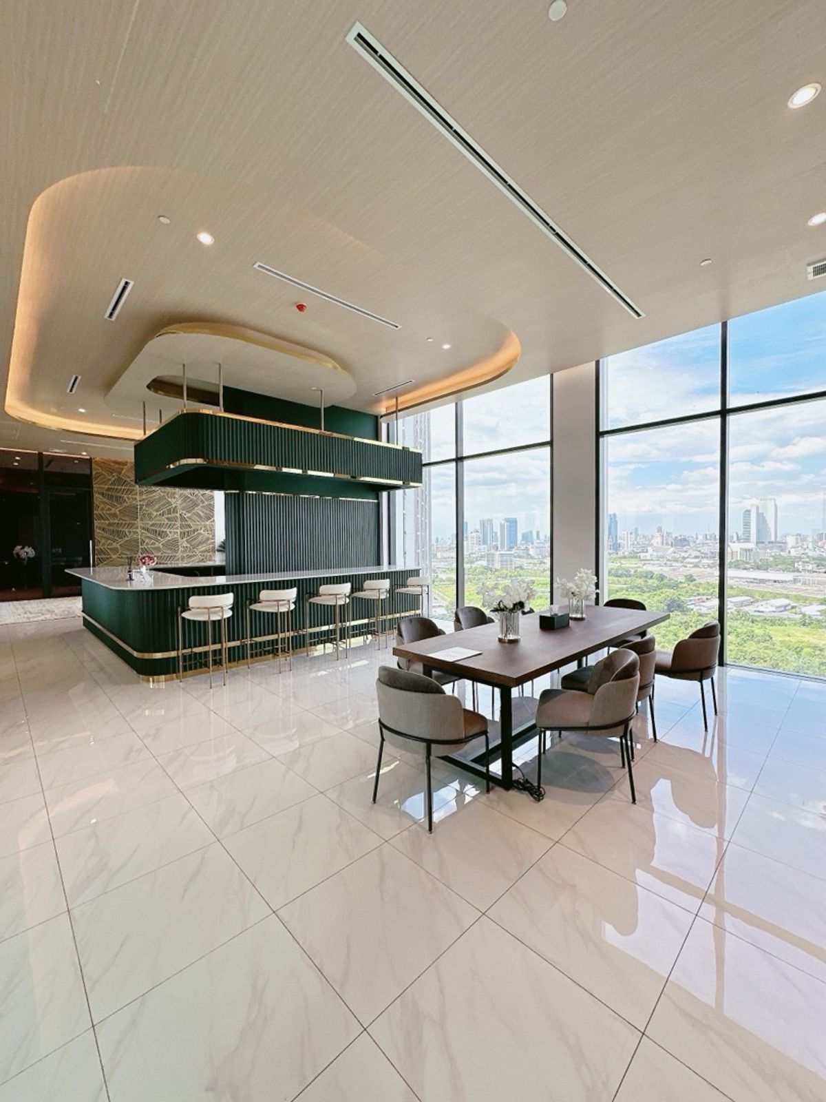 For SaleCondoRama9, Petchburi, RCA : 𝐋𝐚𝐧𝐝𝐦𝐚𝐫𝐤 @𝐌𝐑𝐓 𝐑𝐚𝐦𝐚𝟗 New room, 1 hand, comfortable installments 𝟏𝟏, 𝟎𝟎𝟎/month, do not have to pay down payment Ready Free every fee. Yes, urgent payment.