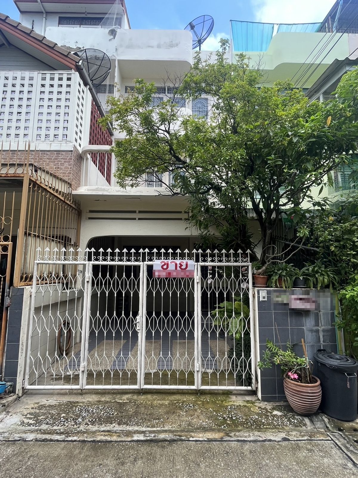 For SaleTownhomeSukhumvit, Asoke, Thonglor : Townhouse, Sukhumvit 65, walked to BTS Ekkamai well, peaceful, rental location It is popular to rent foreign countries.