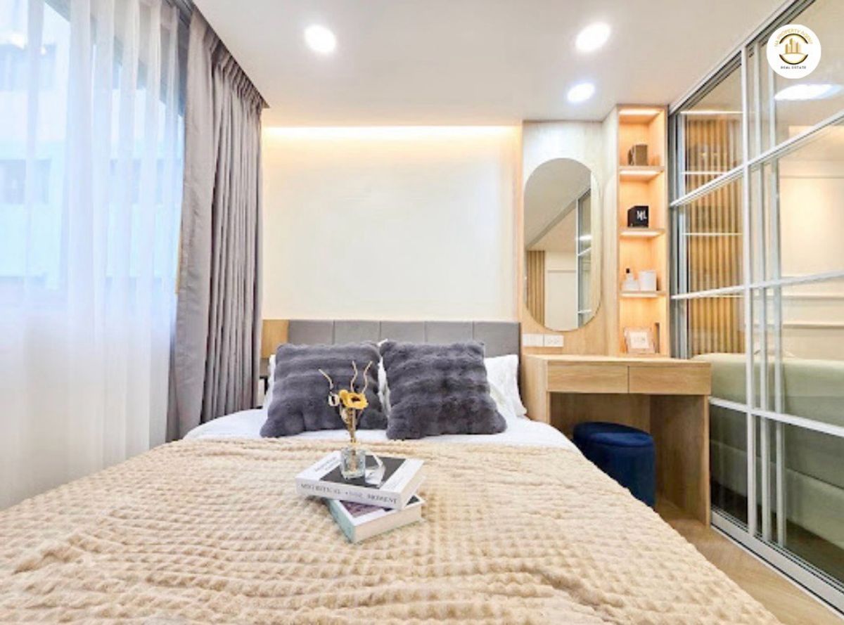 For SaleCondoLadprao101, Happy Land, The Mall Bang Kapi : Urgent sale, Lumpini Center Ladprao 111 Lumpini Center Ladprao 111, a condo with a beautiful room.