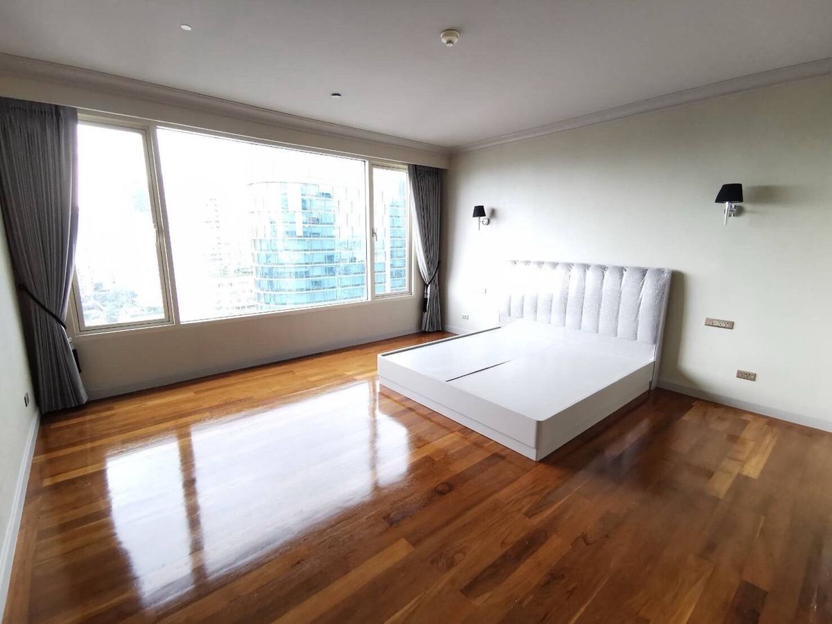 For SaleCondoSukhumvit, Asoke, Thonglor : Condo for sale, Hampton Thonglor 10, size 235 SQ.M 4 Bath 5 Bath, only 55 MB !! Contact 086-795-9997 (Jimmy)
