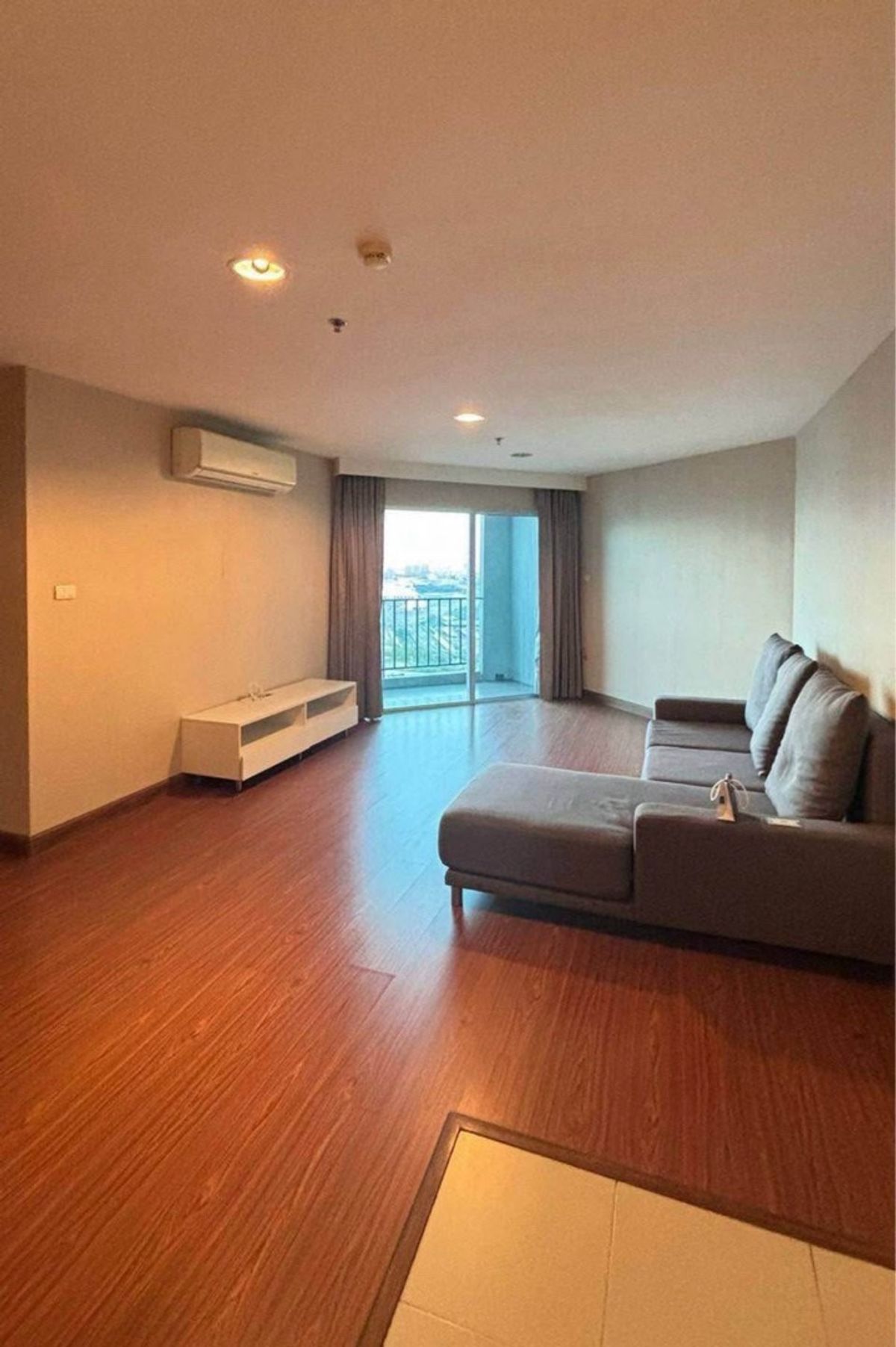 ขายคอนโดพระราม 9 เพชรบุรีตัดใหม่ RCA : ขาย Belle Grand Rama 9 ติด เซนทรัลพระราม 9 ขนาด 68 Sq.m 2 bed 1 bath เพียง 6.69 MB เท่านั้น !!