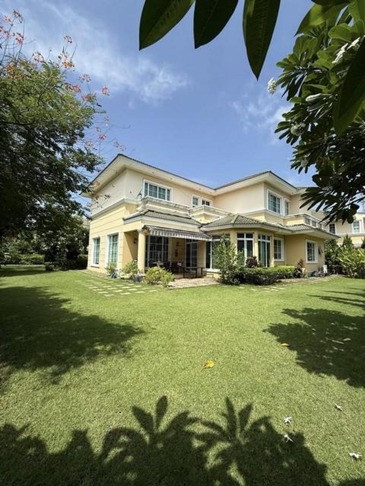 ขายบ้านปิ่นเกล้า จรัญสนิทวงศ์ : ขายบ้านเดี่ยว339.4 ตร.วาย่านราชพฤกษ์ตลิ่งชัน โครงการโกลเด้นเฮอริเทจราชพฤกษ์ติดThe Circle ราชพฤกษ์ Golden Heritage Ratchapruek บ้านเดี่ยวหลังใหญ่ บ้านหันทางทิศใต้ ตอนสร้างวางฮวงจุ้ย+ทิศทางลมและแดดไว้เรียบร้อย