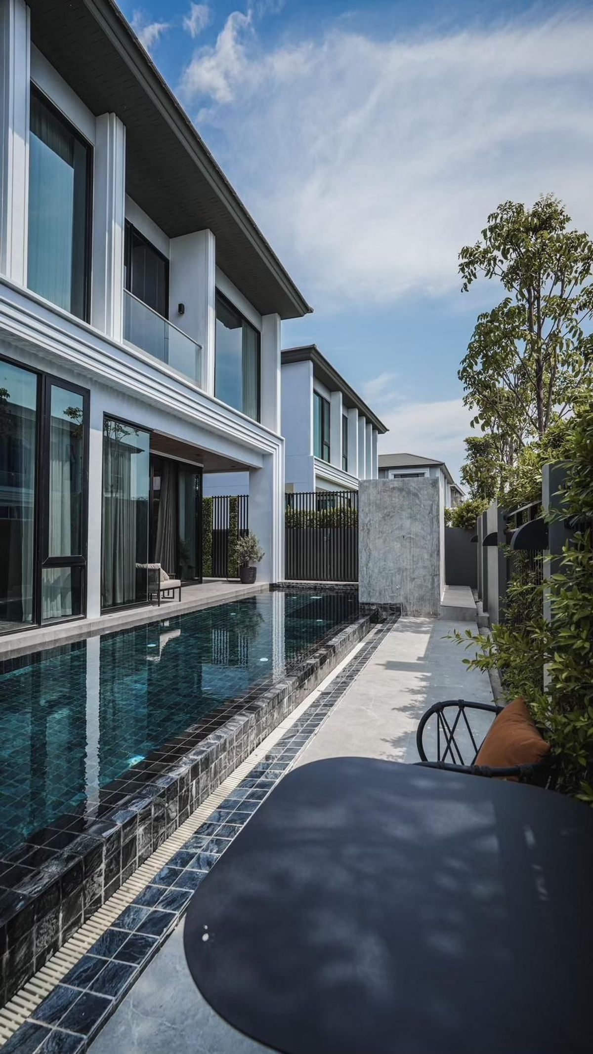 For SaleHouseLadkrabang, Suwannaphum Airport : 🔥 Urgent sale! Pool Villa, luxury back, corner, ready to be reduced from 34.9 million → only 29.9 million baht