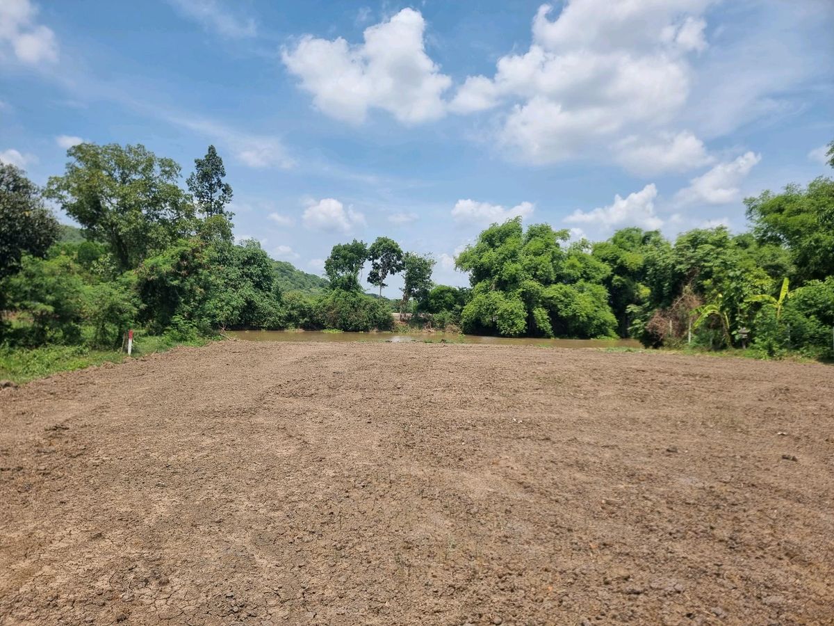 ขายที่ดินสุพรรณบุรี : ขายที่ดิน🚩 ติดแม่น้ำท่าจีน ทำเลดี ถมแล้ว  ห่างจากถนนใหญ่เพียง  100 เมตรอ.เดิมบางนางบวช จ.สุพรรณบุรี