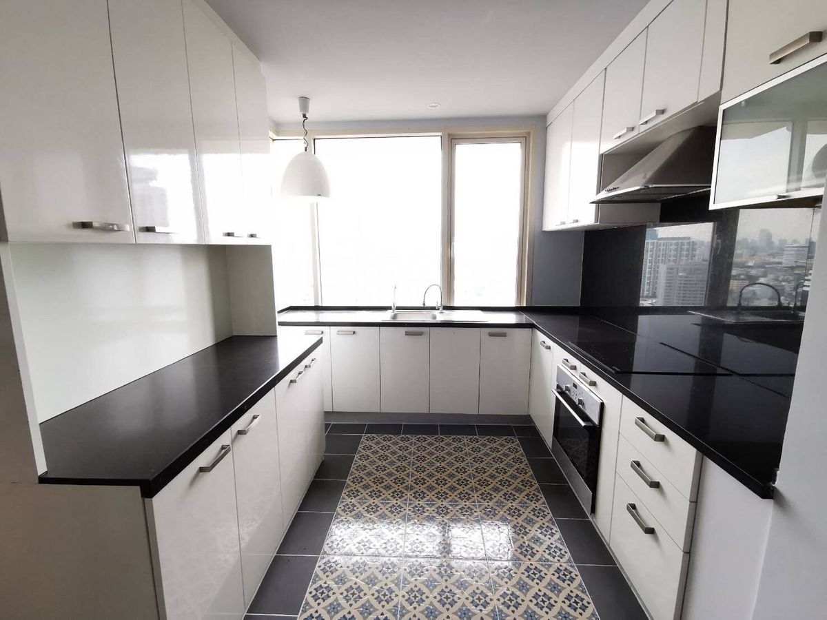 For SaleCondoSukhumvit, Asoke, Thonglor : Condo for sale, Hampton Thonglor 10, size 235 SQ.M 4 Bath 5 Bath, only 55 MB !! Contact 086-795-9997 (Jimmy)