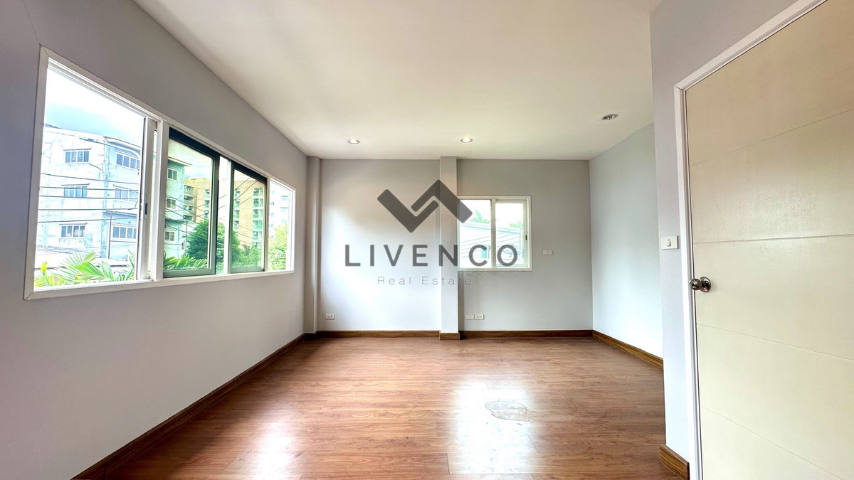 ขายทาวน์โฮมเอกชัย บางบอน : ขายบ้าน ทาวน์โฮม 2ชั้น The exclusive (สาทร-กัลปพฤกษ์) พื้นที่รอบบ้าน  Size ใหญ่พิเศษ 