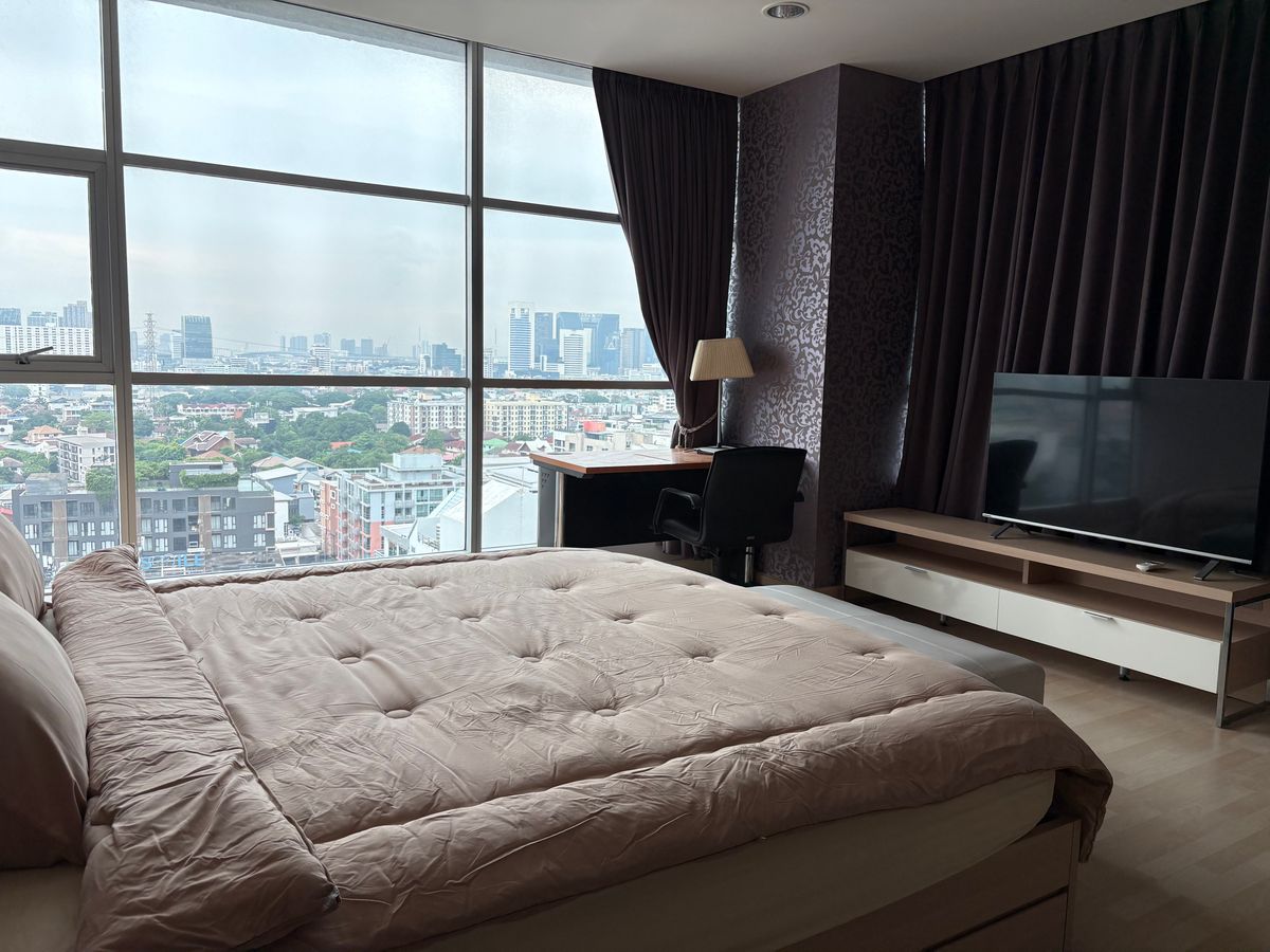 ให้เช่าคอนโดรัชดา ห้วยขวาง : For Rent Condo RHYTHM Ratchada  fully furnished (S15-26857)