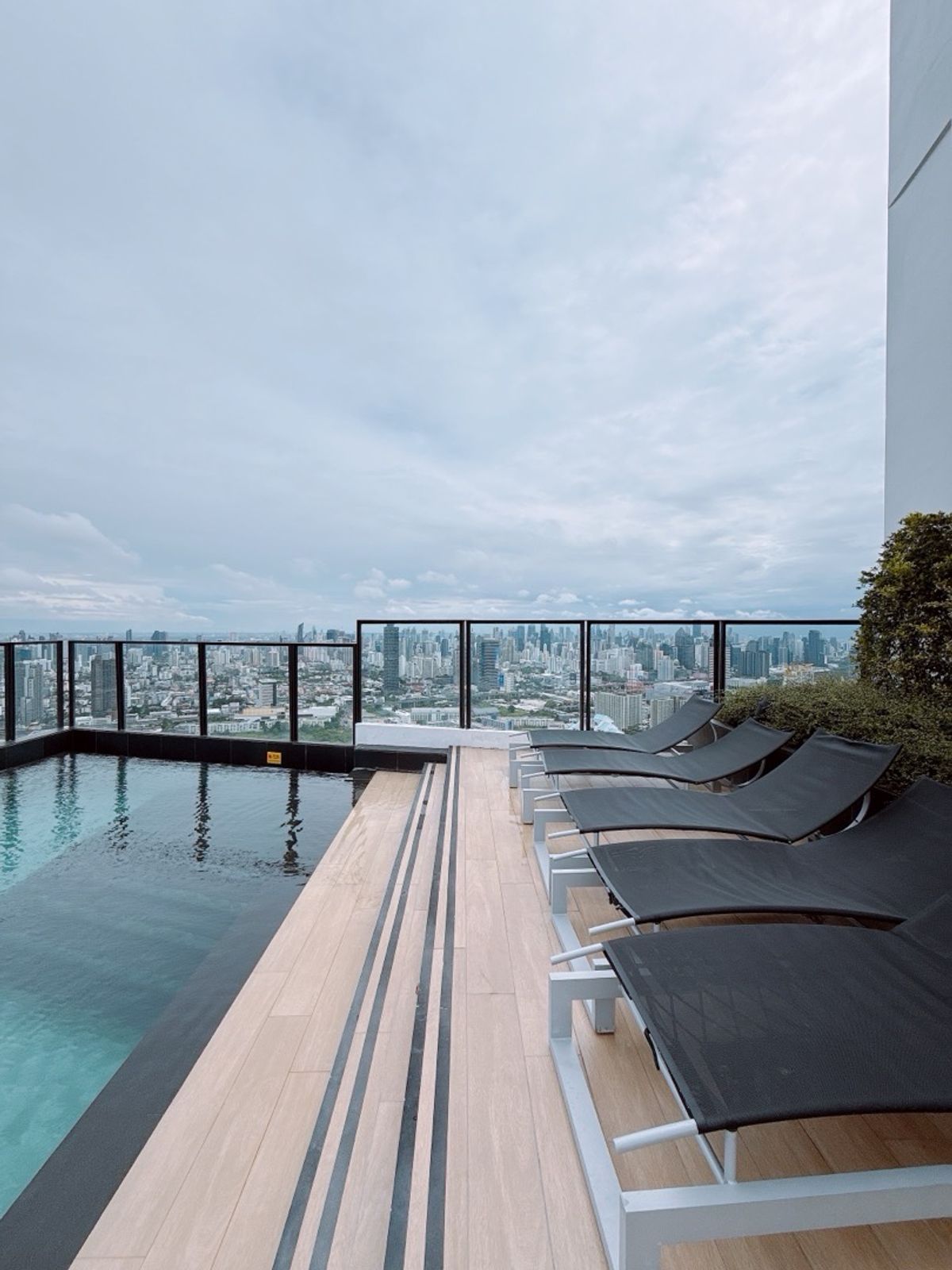 For SaleCondoRama9, Petchburi, RCA : 𝐋𝐚𝐧𝐝𝐦𝐚𝐫𝐤 @𝐌𝐑𝐓 𝐑𝐚𝐦𝐚𝟗 New room, 1 hand, comfortable installments 𝟏𝟏, 𝟎𝟎𝟎/month, do not have to pay down payment Ready Free every fee. Yes, urgent payment.