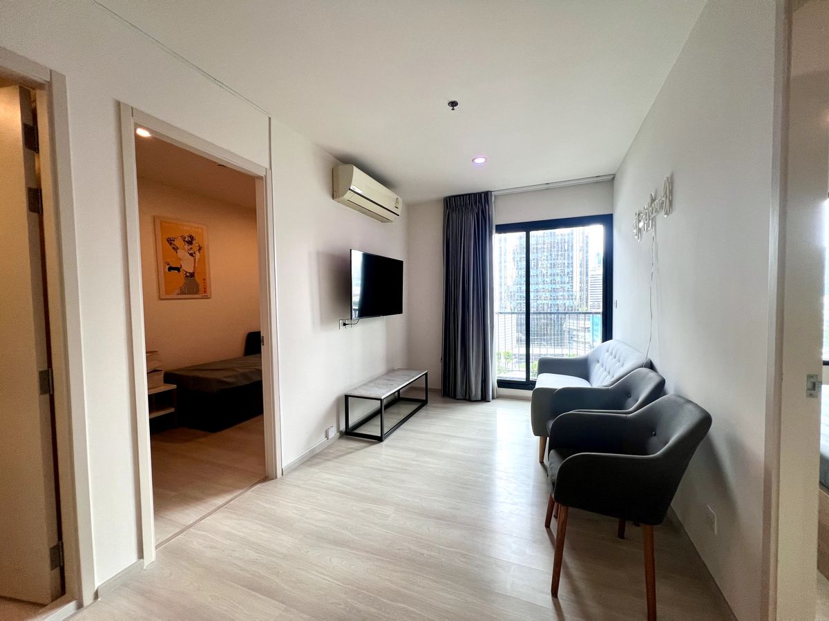 ให้เช่าคอนโดพระราม 9 เพชรบุรีตัดใหม่ RCA : 🏙️ Life Asoke - ตกแต่งใหม่ พร้อมเข้าอยู่ !