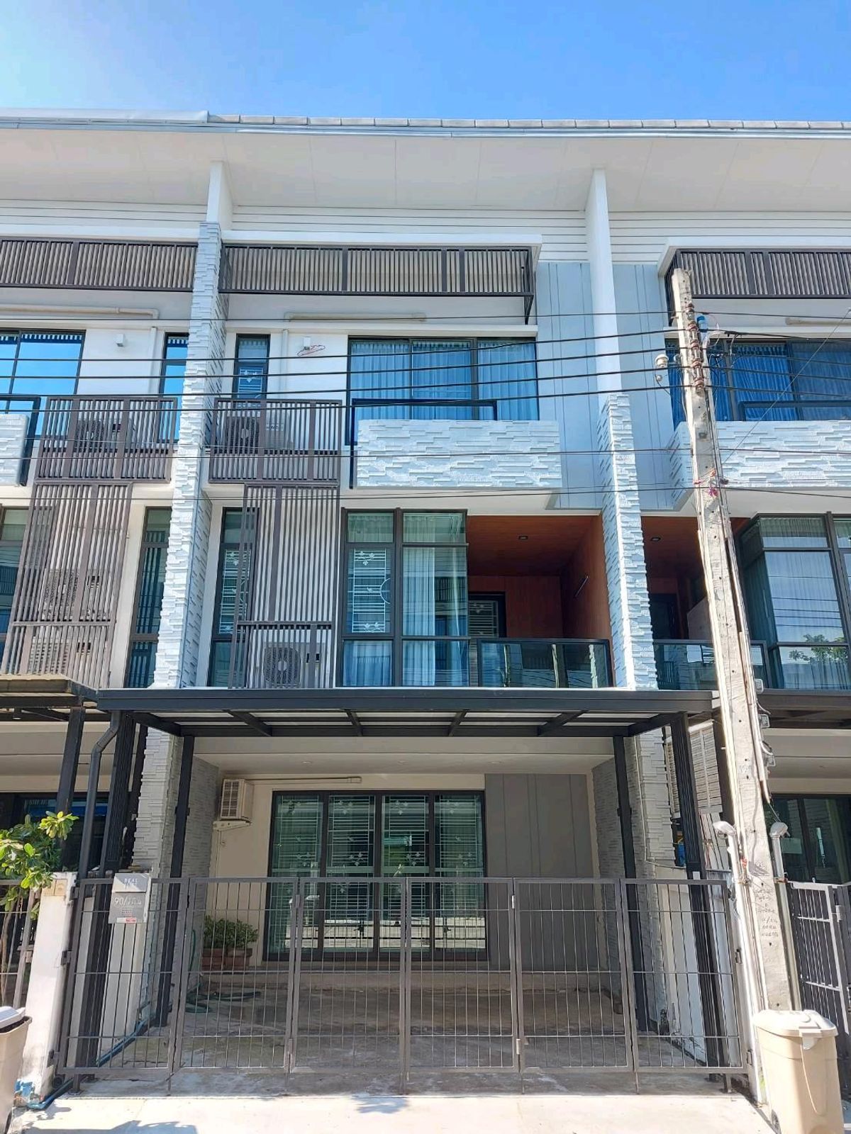 ให้เช่าโฮมออฟฟิศบางนา แบริ่ง ลาซาล : ให้เช่าทาวน์โฮม 3 ชั้น ใกล้เมกะบางนา | จดบริษัทได้ | เลี้ยงสัตว์ได้