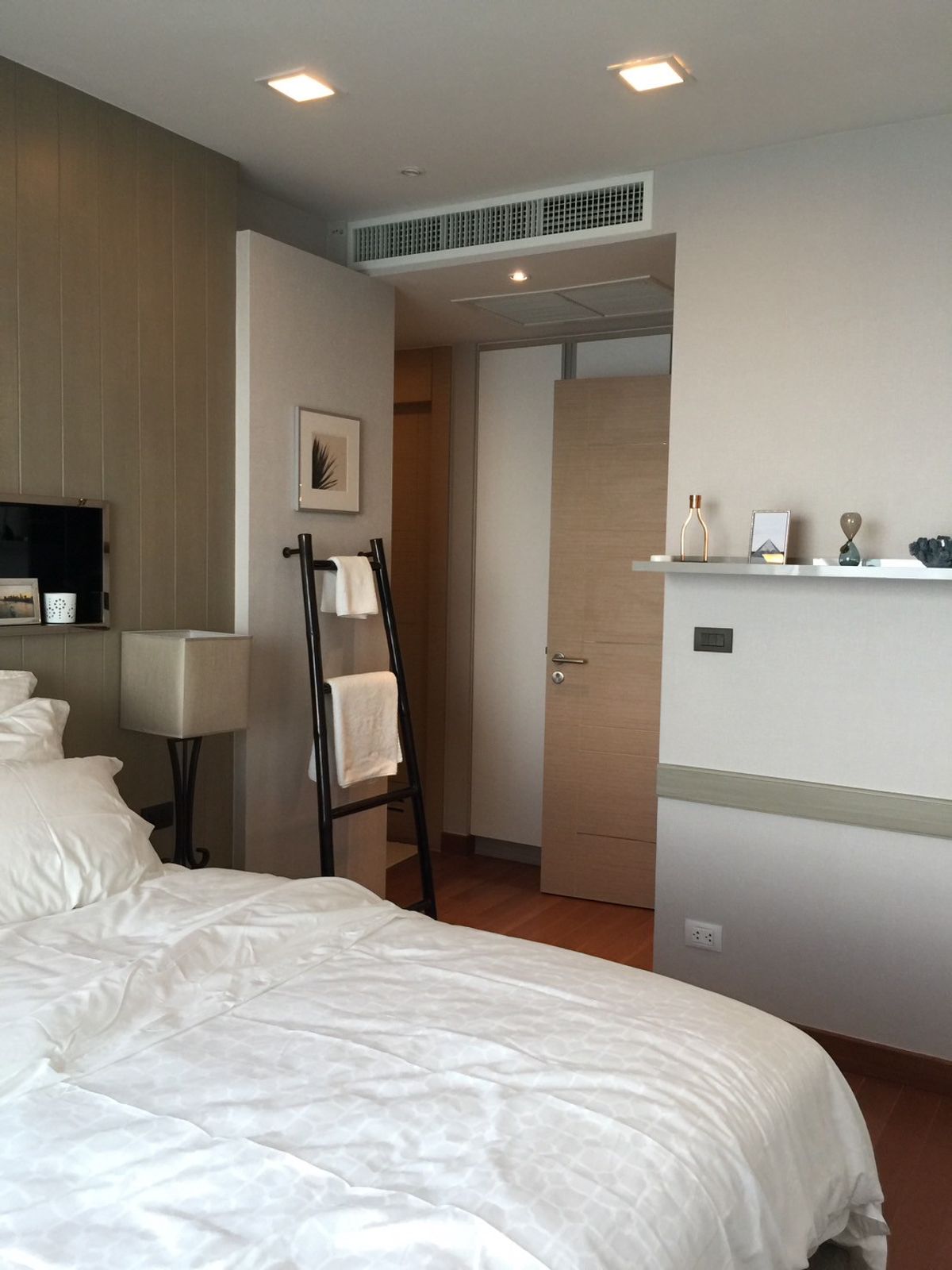 ขายคอนโดพัทยา บางแสน ชลบุรี สัตหีบ : for sale condo the palm wongamt beach front pattaya 2 Bed (S03-2085) 