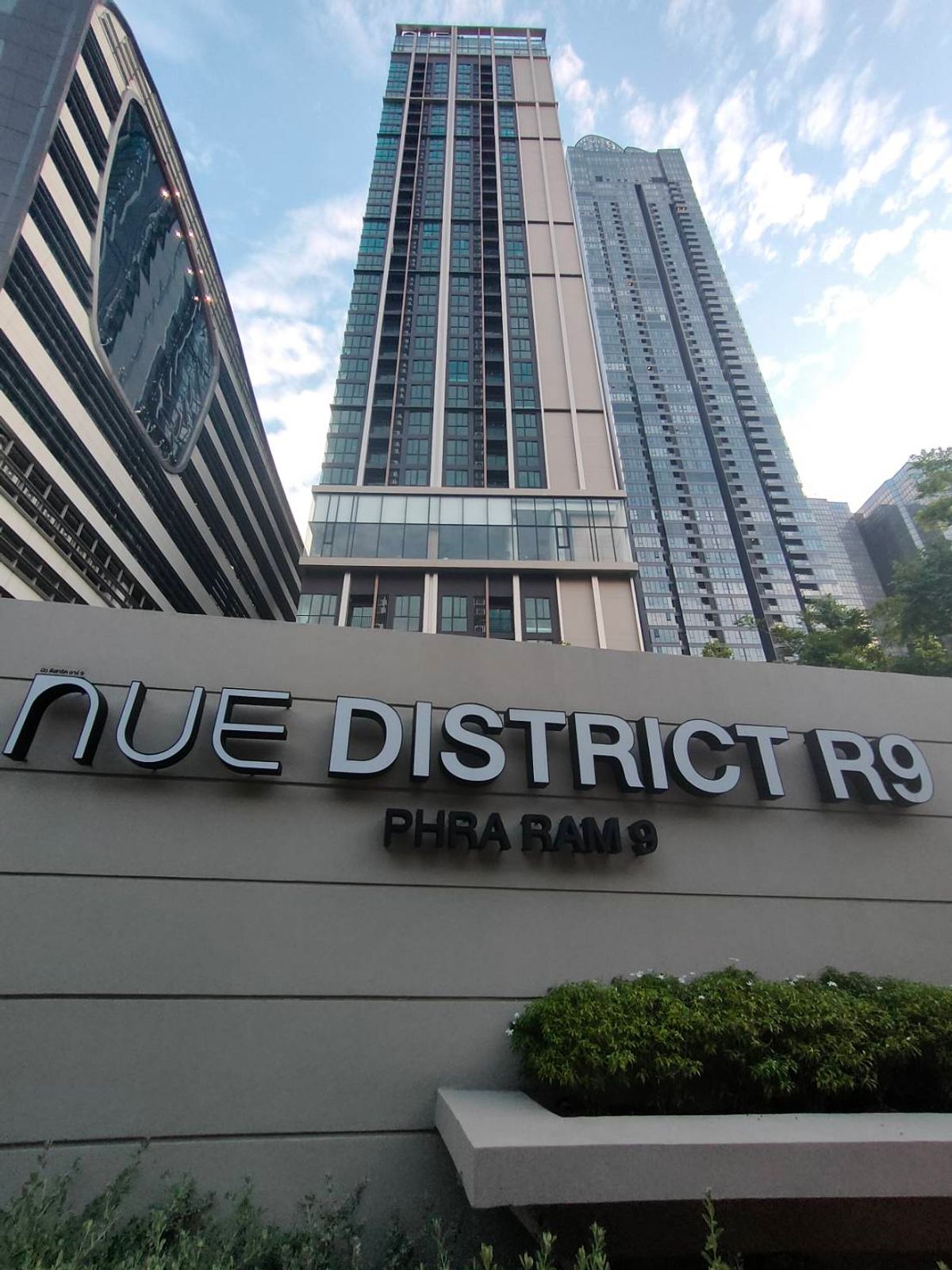 ให้เช่าคอนโดพระราม 9 เพชรบุรีตัดใหม่ RCA : ปล่อยเช่า Nue District R9 คอนโดใหม่ โซนพระราม 9 ตึกหน้า ห้องมุม