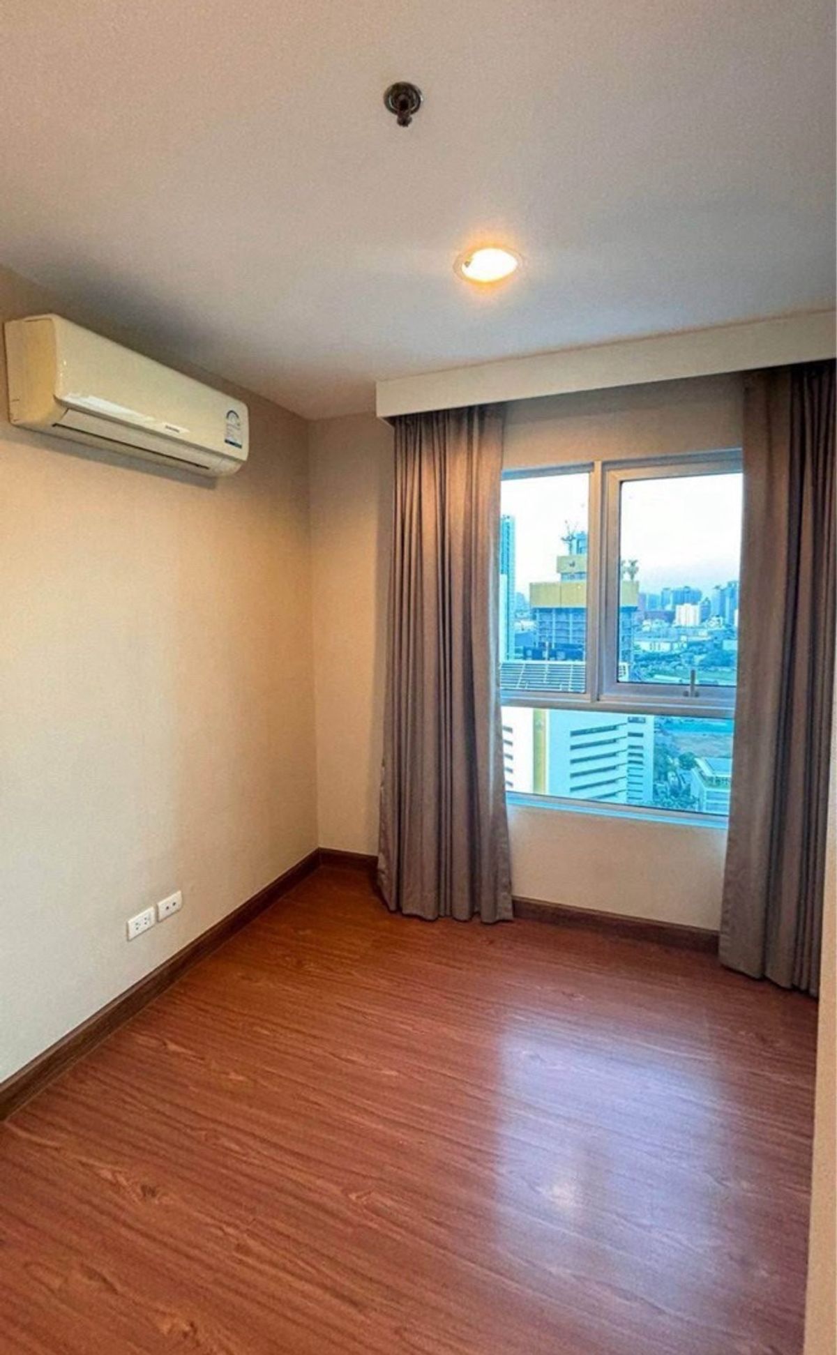 For SaleCondoRama9, Petchburi, RCA : The best price.