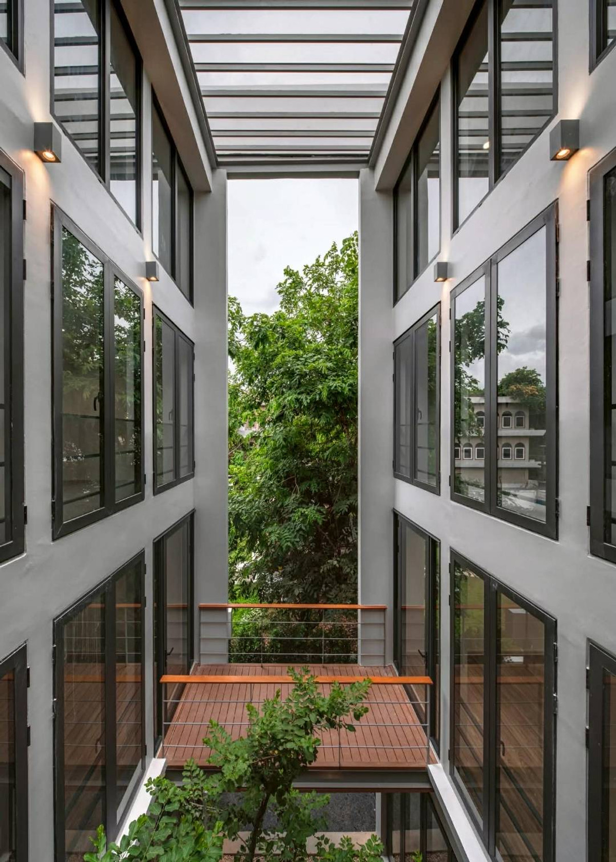 ขายสำนักงานสุขุมวิท อโศก ทองหล่อ : 🏢 อาคารสำนักงานให้เช่า / ขาย – สุขุมวิท 62 (RB893)