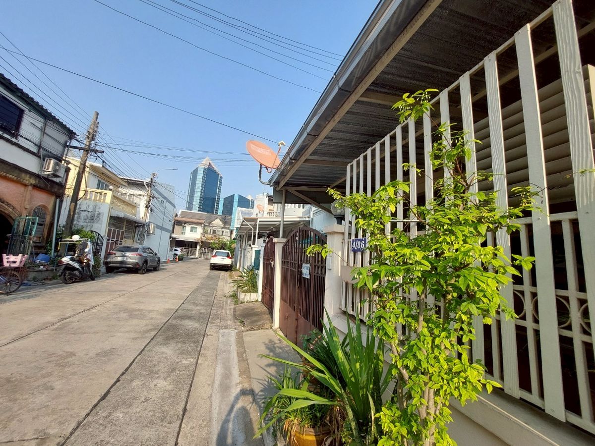 ขายทาวน์โฮมลาดพร้าว เซ็นทรัลลาดพร้าว : ขายทาวเฮ้าส์ 22 ตรว  2 ห้องนอน 2 ห้องน้ำ เงียบสงบ ติด Baan Klang Muang Classe Ratchayothin ใกล้เดอะเซนทรัล