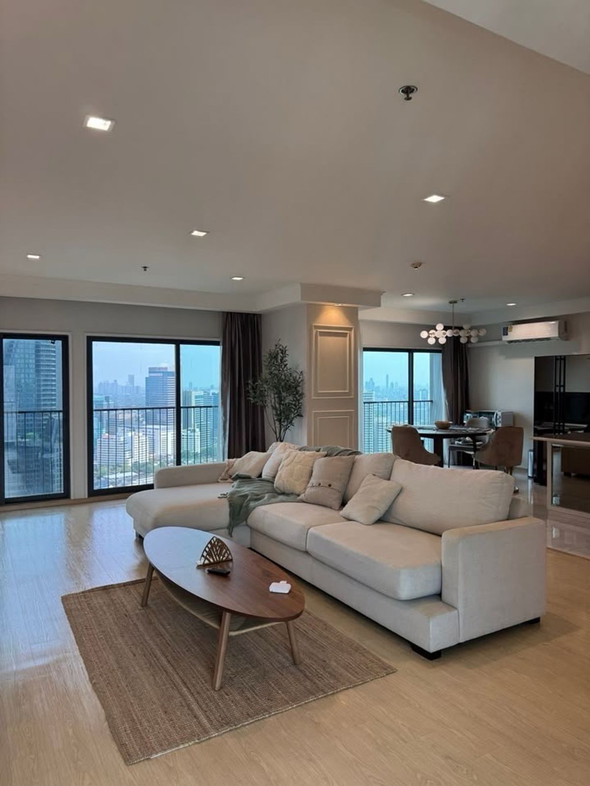 For RentCondoSukhumvit, Asoke, Thonglor : 📍 For rent 𝐍𝐨𝐛𝐥𝐞 𝐑𝐞𝐦𝐢𝐱 Size 167.95 SQ.M 3 BED 3 Bath, Floor 30 + only 130,000. Contact 086-795-9997 (Jimmy)