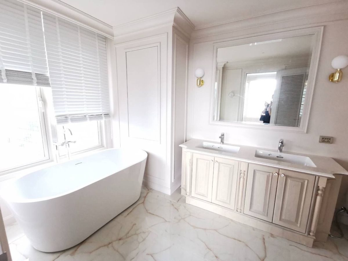 For SaleCondoSukhumvit, Asoke, Thonglor : Condo for sale, Hampton Thonglor 10, size 235 SQ.M 4 Bath 5 Bath, only 55 MB !! Contact 086-795-9997 (Jimmy)