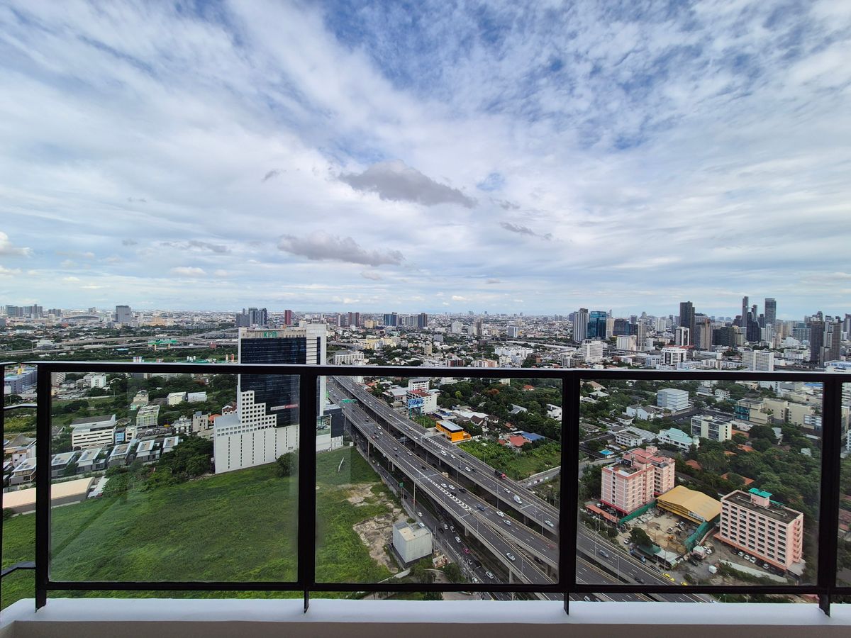 For SaleCondoRama9, Petchburi, RCA : 🔥( DUPLEX PENTHOUSE!! ) #Special room Landmark @MRTA Station Rama 9, hotel-style service, Branded Residences