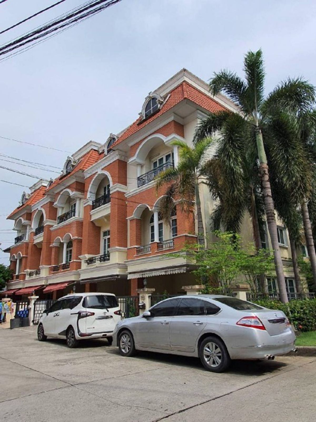 ให้เช่าทาวน์โฮมเกษตร นวมินทร์ ลาดปลาเค้า : ให้เช่าทาวน์โฮม คาซ่าซิตี้ ลาดพร้าว ใกล้ ตลาดหัวมุม เพียง 5 นาที