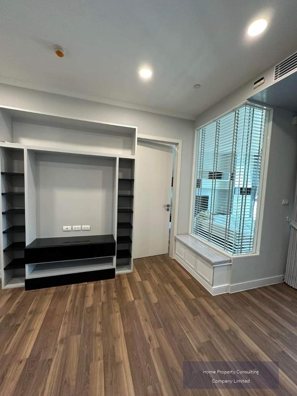 For SaleCondoOnnut, Udomsuk : Quick sale, cheap sales! The Room Sukhumvit 62, near BTS Punnawithi (14 m/1 minute), interested in negotiating @condobkk (with @) Code H33188