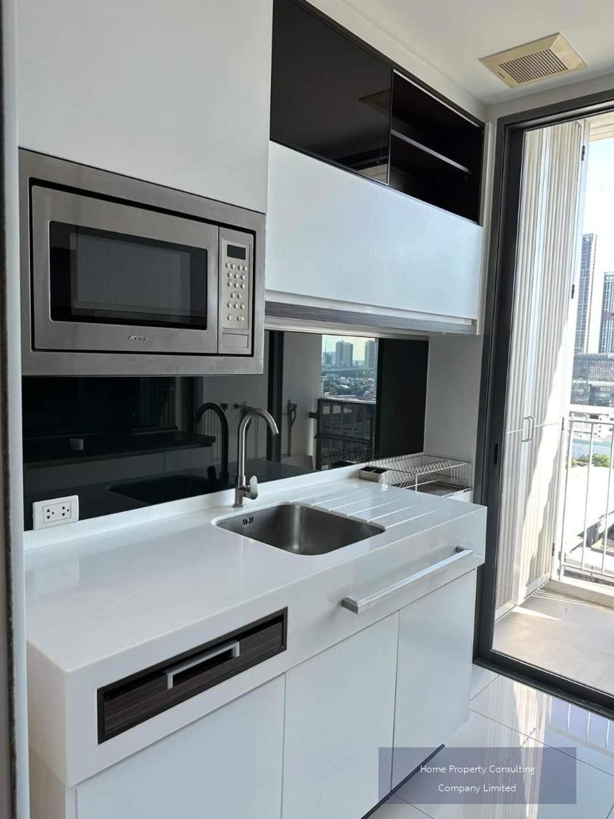 For SaleCondoOnnut, Udomsuk : Quick sale, cheap sales! The Room Sukhumvit 62, near BTS Punnawithi (14 m/1 minute), interested in negotiating @condobkk (with @) Code H33188
