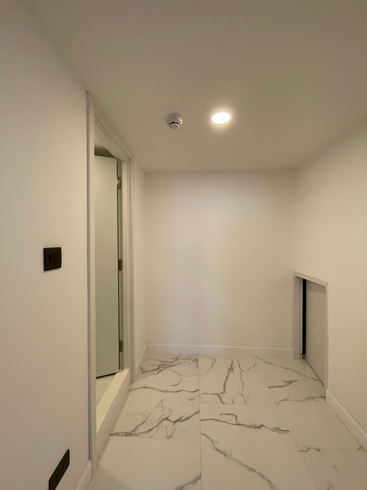 ขายคอนโดพระราม 9 เพชรบุรีตัดใหม่ RCA : ขายคอนโด แลนด์มาร์ค แอท เอ็มอาร์ทีเอ สเตชั่น: Penthouses 3 ห้องน้อน 3 ห้องน้ำ ตกแต่งครบพร้อมเข้าอยู่  นิยามใหม่ของการใช้ชีวิตใจกลางกรุงเทพฯ คอนโดมิเนียม Branded Residence โดย Cassia (Banyan Group) Mega Mixed-Use ใกล้ MRT สายสีส้ม เพียง 350 เมตร  