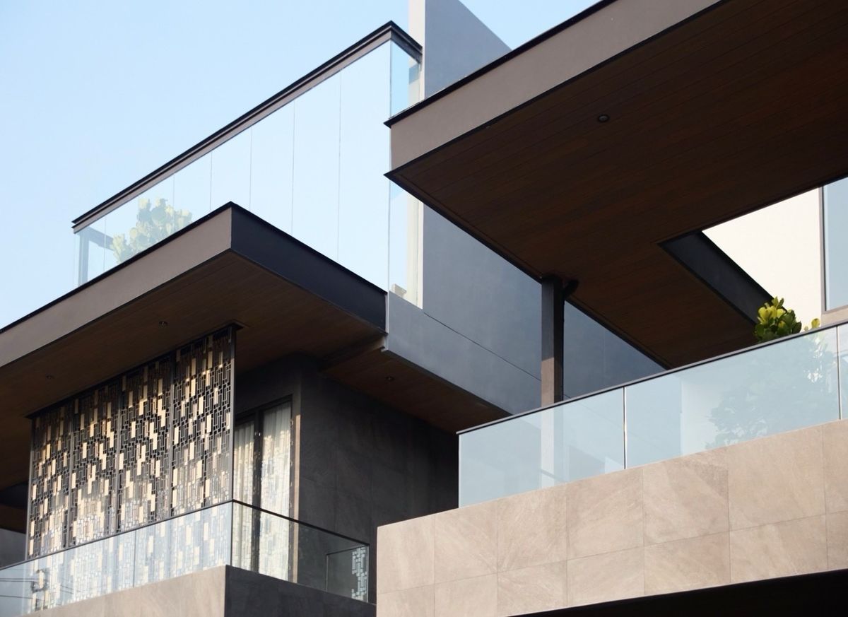 ขายบ้านลาดพร้าว เซ็นทรัลลาดพร้าว : 📢👇บ้านหรู 3 ชั้น ย่านลาดพร้าว พร้อมลิฟต์และสระว่ายน้ำส่วนตัว (ภาพบ้านตัวอย่าง)