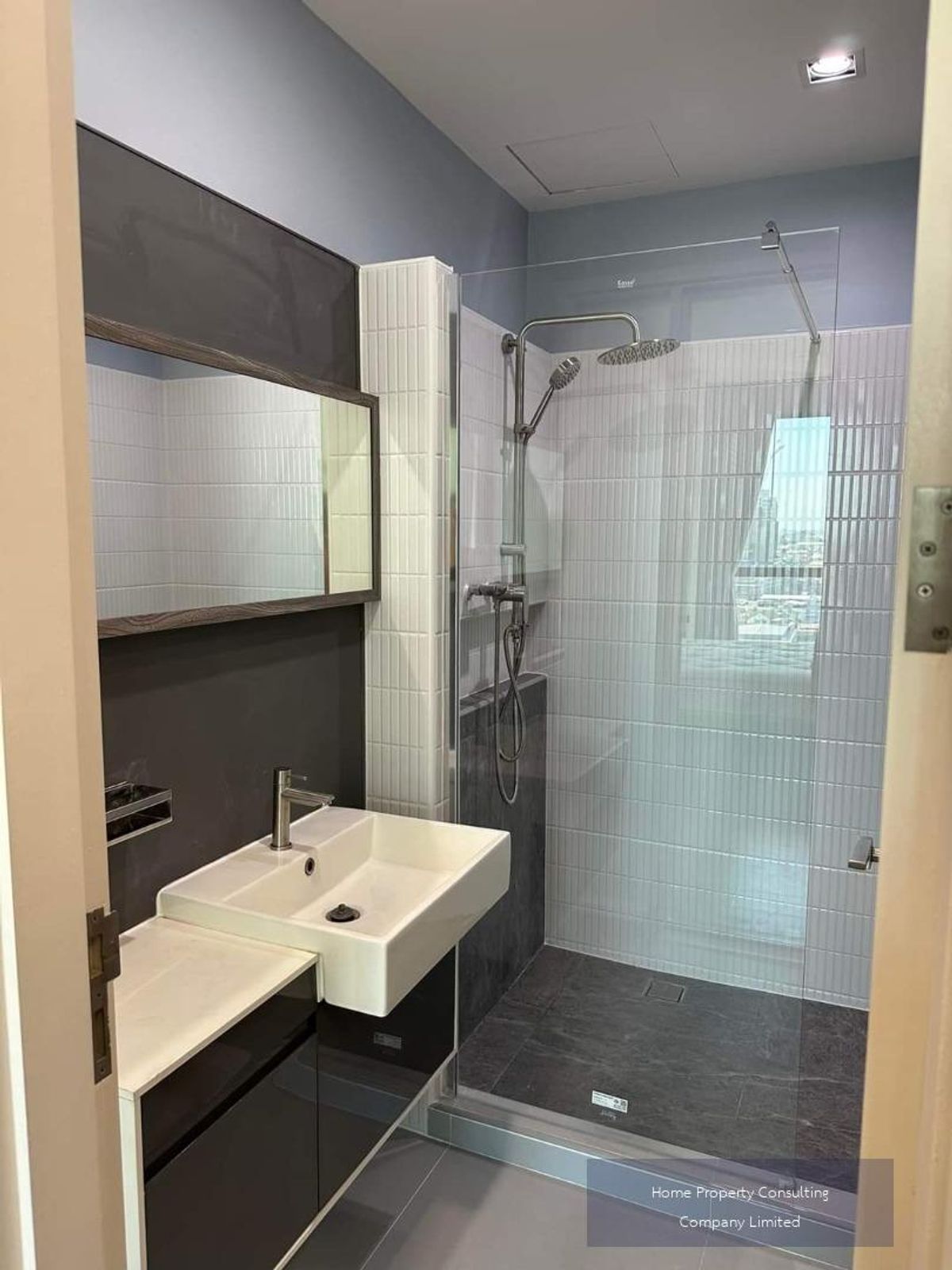 For SaleCondoOnnut, Udomsuk : Quick sale, cheap sales! The Room Sukhumvit 62, near BTS Punnawithi (14 m/1 minute), interested in negotiating @condobkk (with @) Code H33188