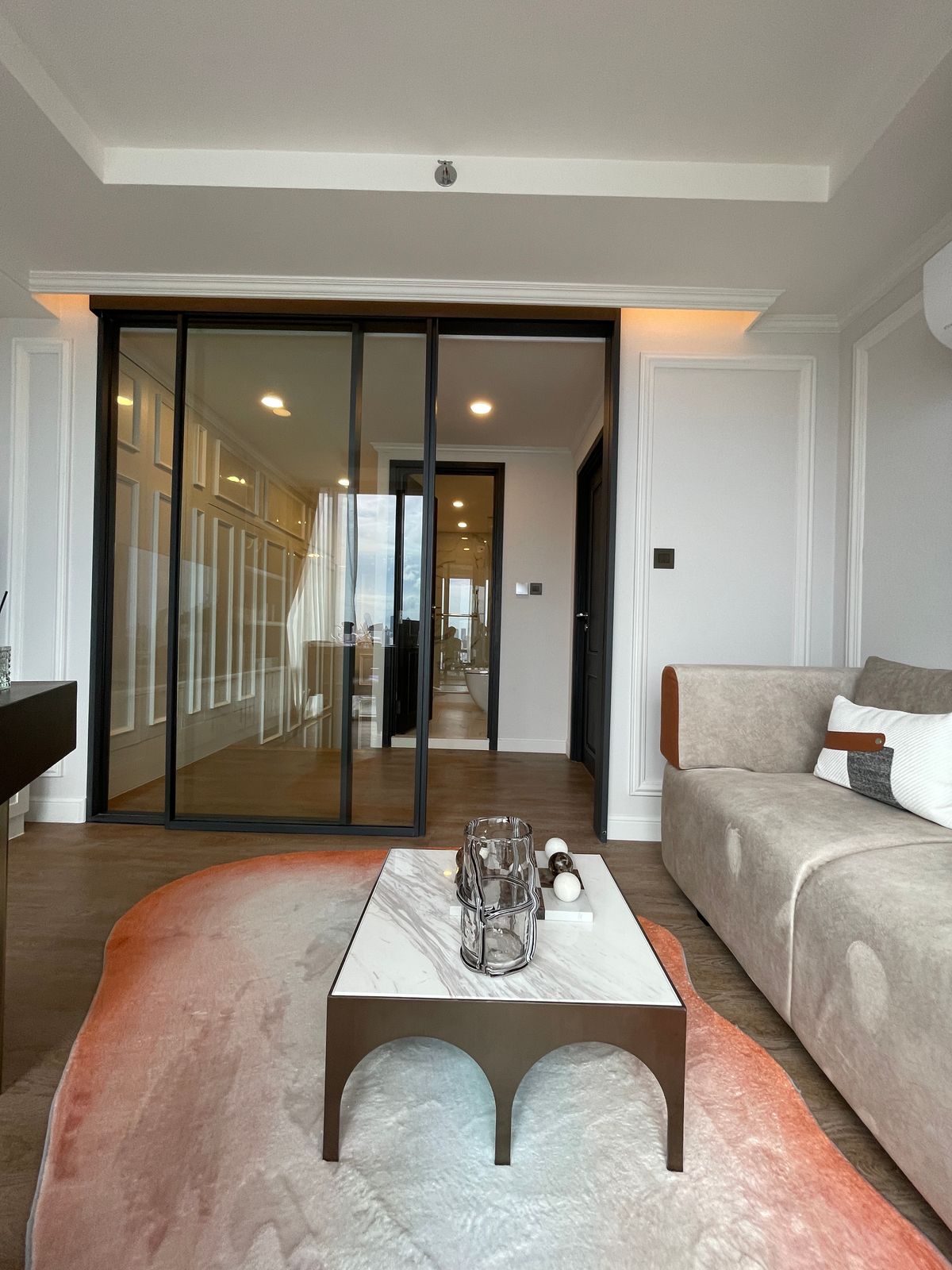 ขายคอนโดพระราม 9 เพชรบุรีตัดใหม่ RCA : ขายคอนโด แลนด์มาร์ค แอท เอ็มอาร์ทีเอ สเตชั่น: Penthouses 3 ห้องน้อน 3 ห้องน้ำ ตกแต่งครบพร้อมเข้าอยู่  นิยามใหม่ของการใช้ชีวิตใจกลางกรุงเทพฯ คอนโดมิเนียม Branded Residence โดย Cassia (Banyan Group) Mega Mixed-Use ใกล้ MRT สายสีส้ม เพียง 350 เมตร  