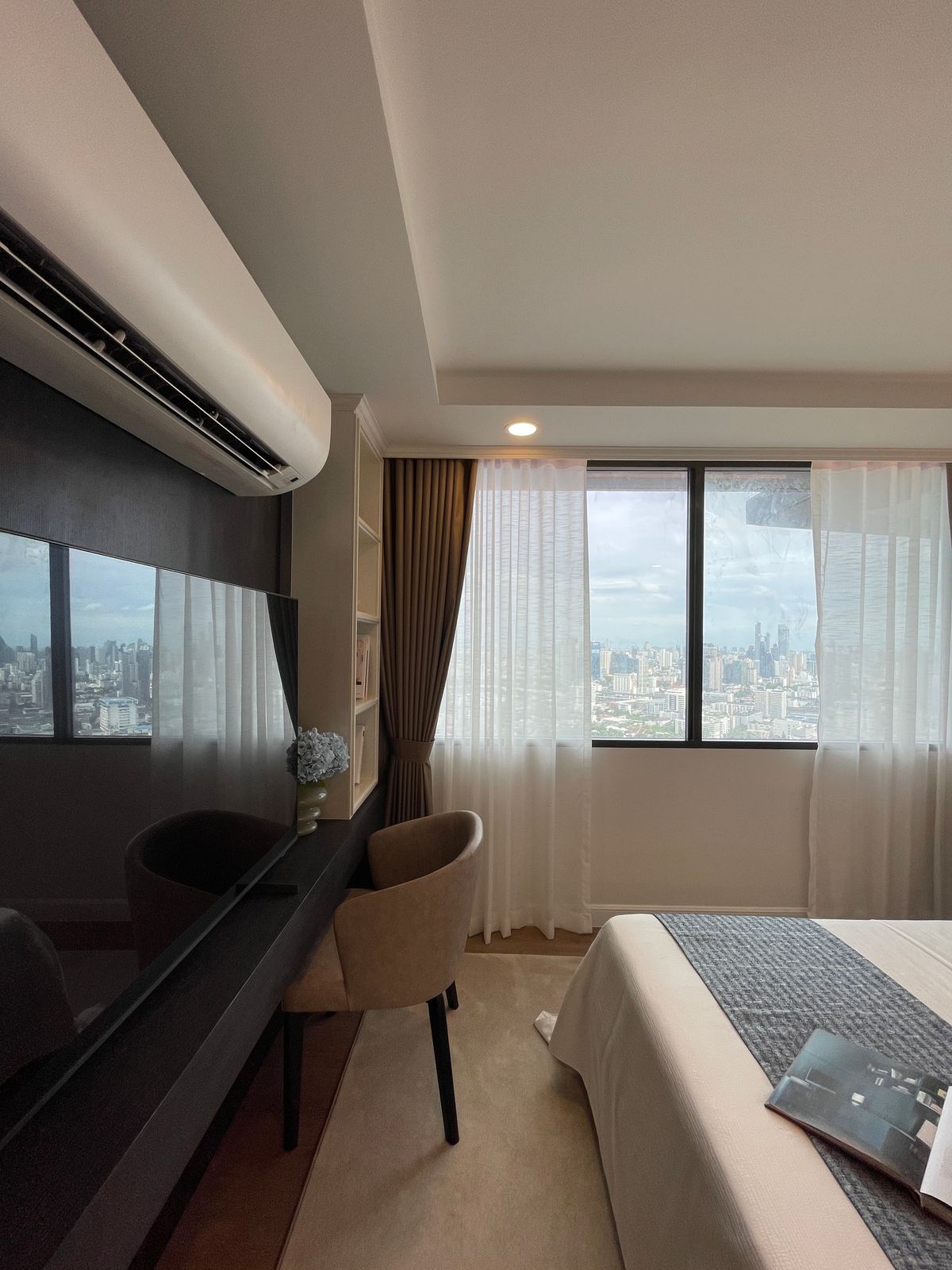 ขายคอนโดพระราม 9 เพชรบุรีตัดใหม่ RCA : ขายคอนโด แลนด์มาร์ค แอท เอ็มอาร์ทีเอ สเตชั่น: Penthouses 3 ห้องน้อน 3 ห้องน้ำ ตกแต่งครบพร้อมเข้าอยู่  นิยามใหม่ของการใช้ชีวิตใจกลางกรุงเทพฯ คอนโดมิเนียม Branded Residence โดย Cassia (Banyan Group) Mega Mixed-Use ใกล้ MRT สายสีส้ม เพียง 350 เมตร  