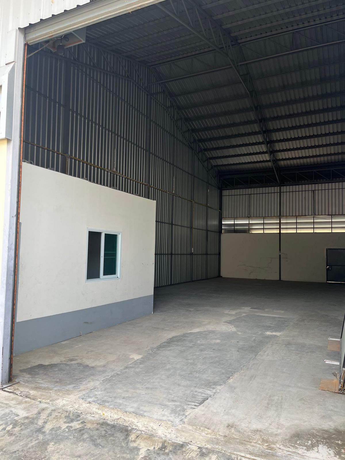 For RentWarehouseChaengwatana, Muangthong : Rent a warehouse 160 sqm. Good location, cheap price, Pak Kred Tiwanon-Srisaman-Songprapha-Muang Thong Thani