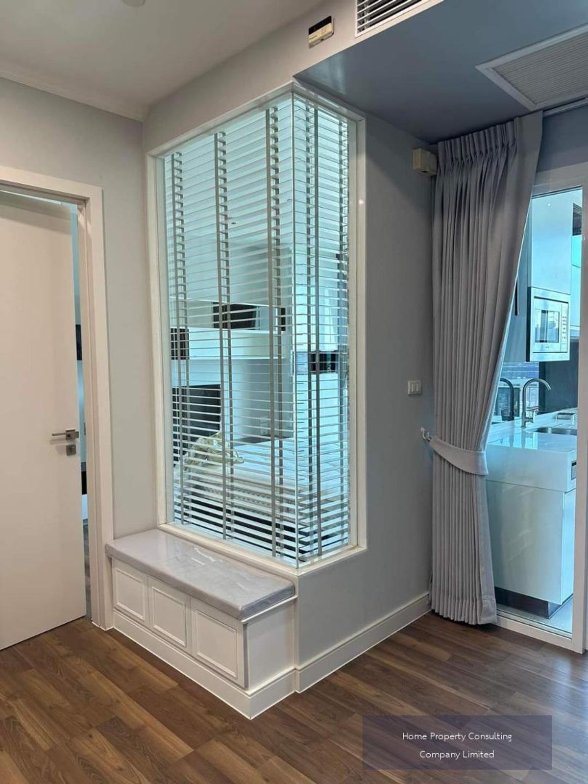 For SaleCondoOnnut, Udomsuk : Quick sale, cheap sales! The Room Sukhumvit 62, near BTS Punnawithi (14 m/1 minute), interested in negotiating @condobkk (with @) Code H33188