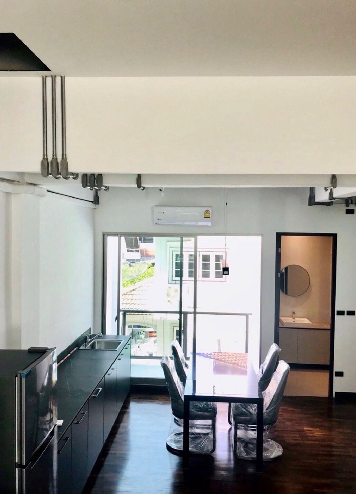 ขายทาวน์โฮมสุขุมวิท อโศก ทองหล่อ : ขาย Townhome Prompak Place ขนาด 180 Sq.m พิเศษเพียง 25.75 MB ติดต่อ 086-795-9997 (จิมมี่)