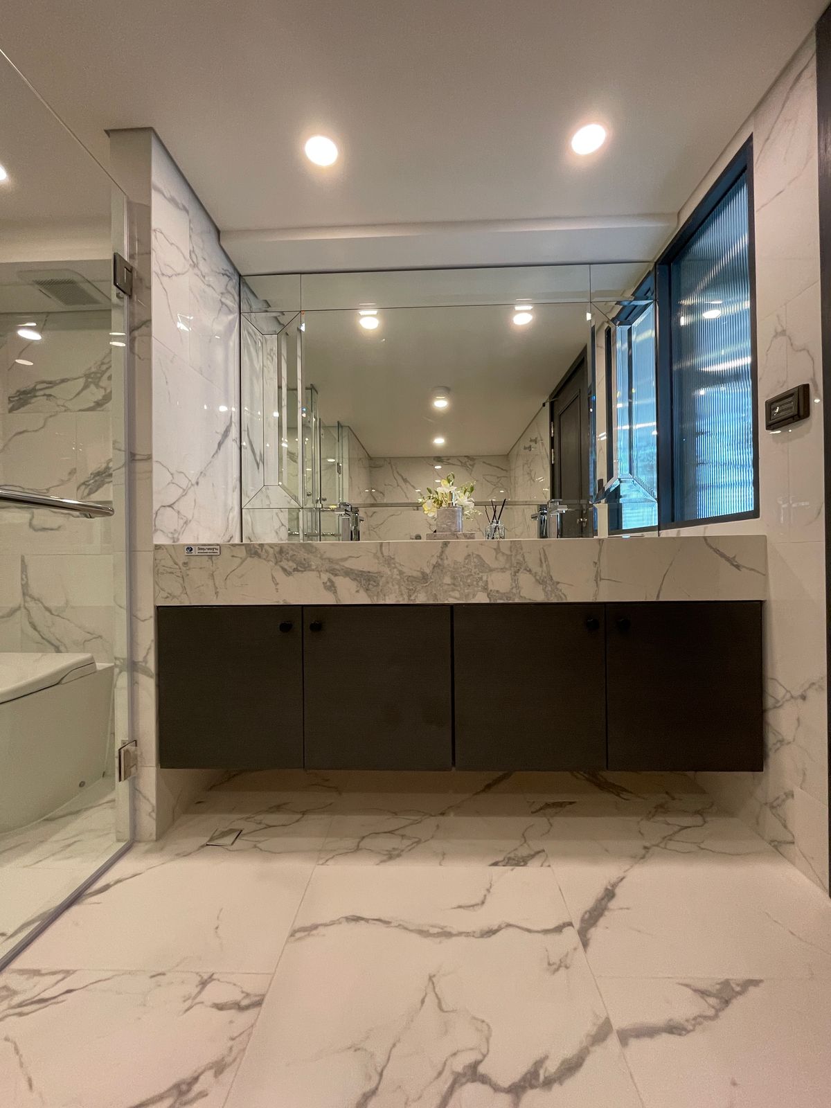 ขายคอนโดพระราม 9 เพชรบุรีตัดใหม่ RCA : ขายคอนโด แลนด์มาร์ค แอท เอ็มอาร์ทีเอ สเตชั่น: Penthouses 3 ห้องน้อน 3 ห้องน้ำ ตกแต่งครบพร้อมเข้าอยู่  นิยามใหม่ของการใช้ชีวิตใจกลางกรุงเทพฯ คอนโดมิเนียม Branded Residence โดย Cassia (Banyan Group) Mega Mixed-Use ใกล้ MRT สายสีส้ม เพียง 350 เมตร  