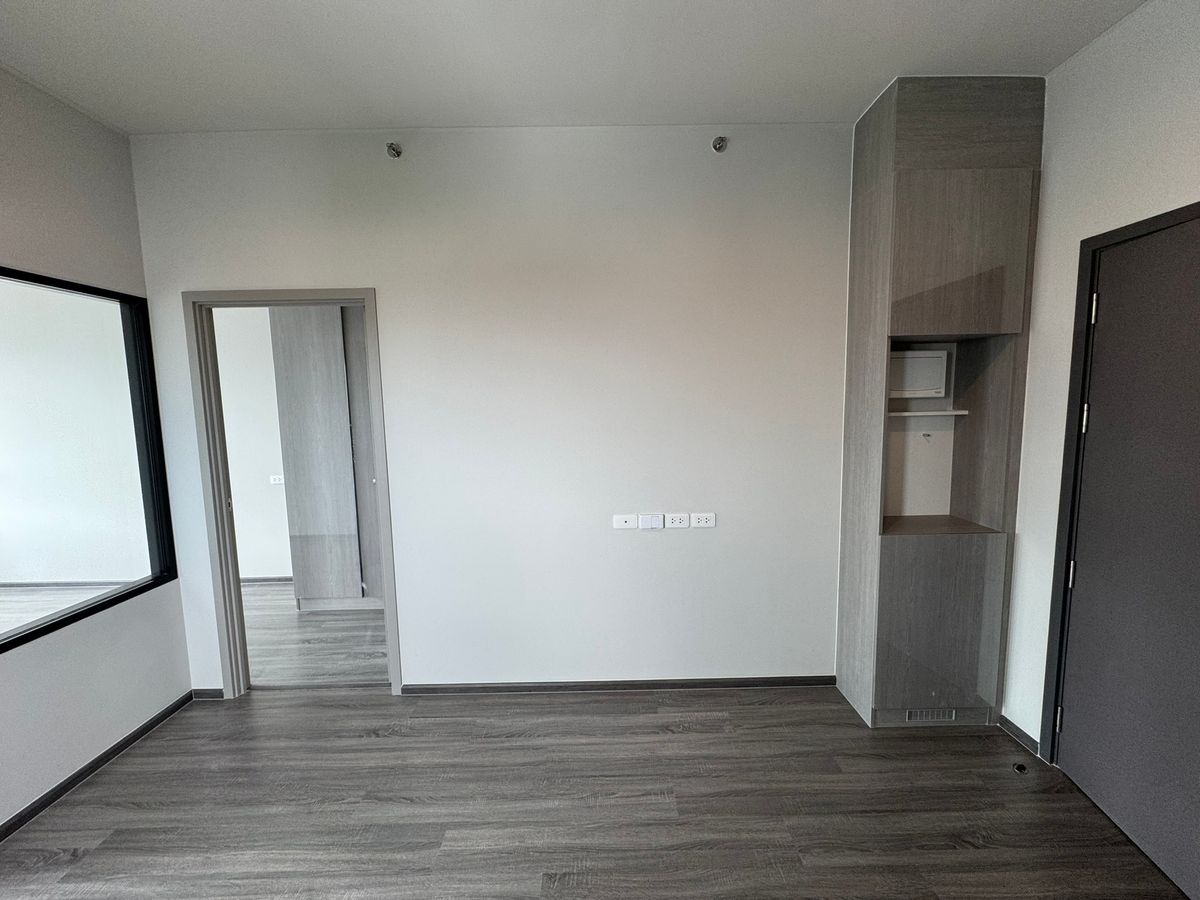 For RentCondoSeri Thai, Ramkhamhaeng Nida : Virgin condo room, good location, Ideo Ramkhamhaeng-Lamsali close to 3 pubic train and Suvarnabhumi airport...!!!