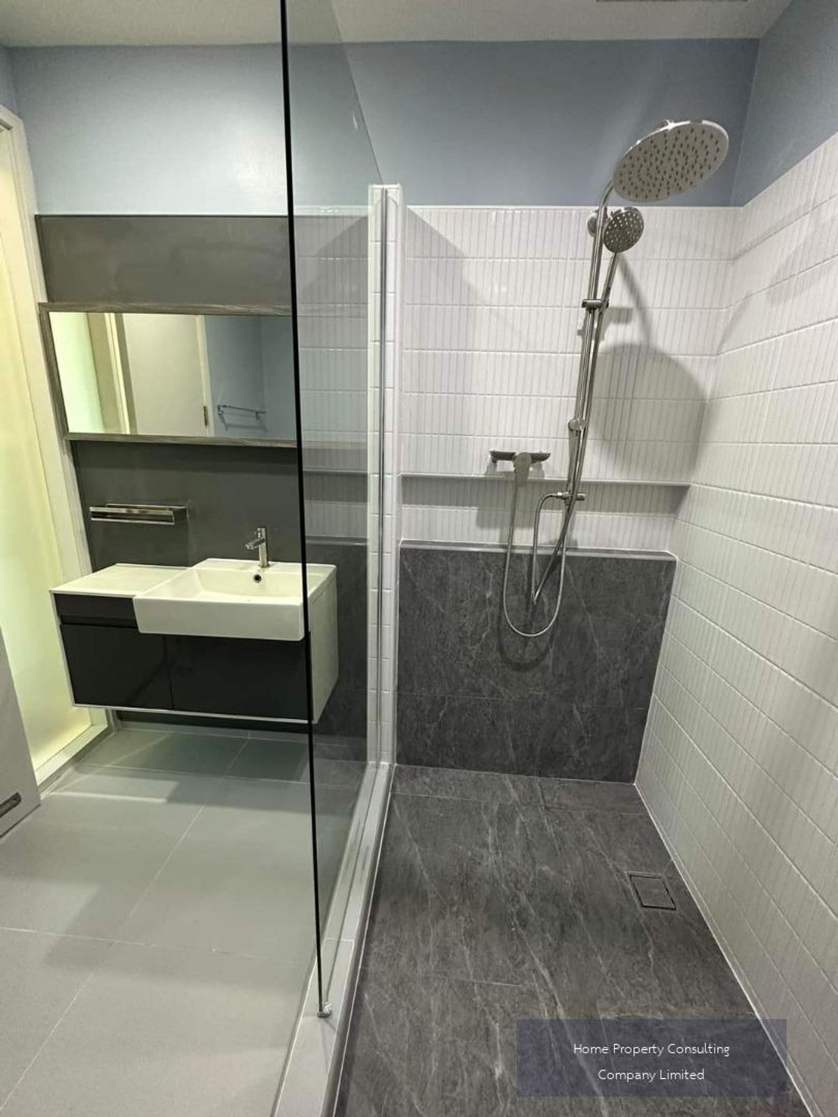 For SaleCondoOnnut, Udomsuk : Quick sale, cheap sales! The Room Sukhumvit 62, near BTS Punnawithi (14 m/1 minute), interested in negotiating @condobkk (with @) Code H33188