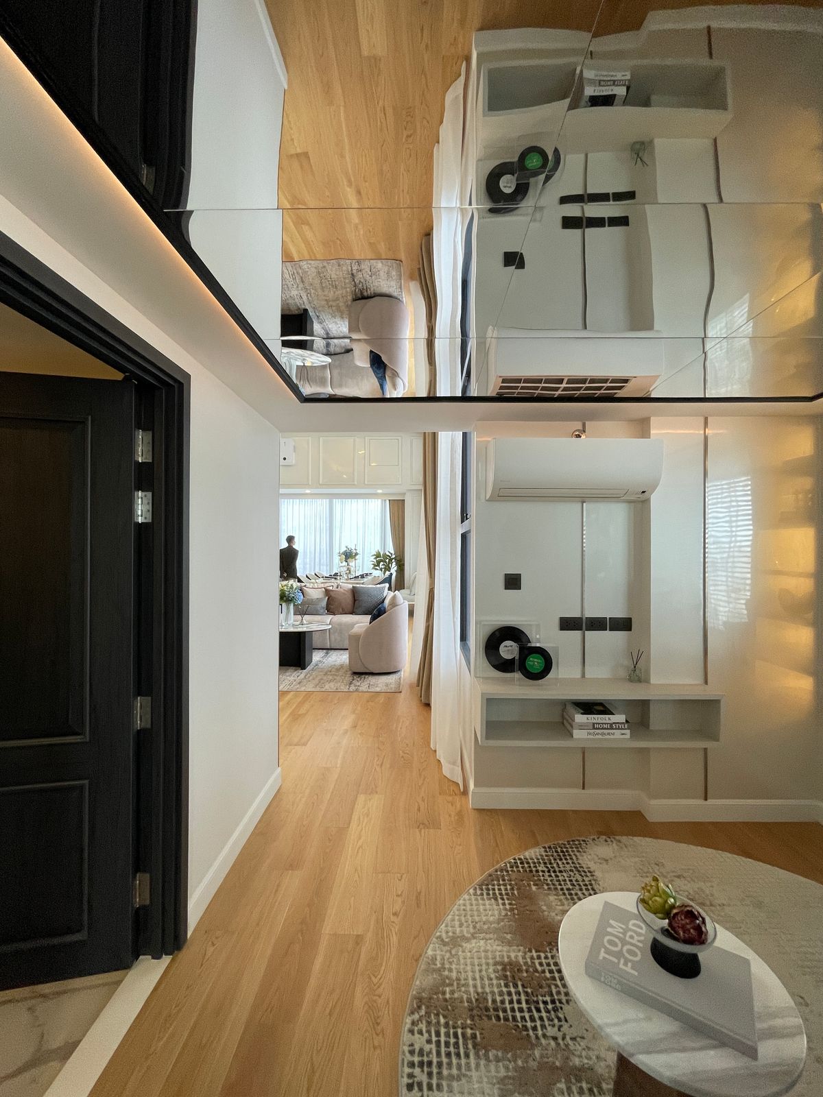 ขายคอนโดพระราม 9 เพชรบุรีตัดใหม่ RCA : ขายคอนโด แลนด์มาร์ค แอท เอ็มอาร์ทีเอ สเตชั่น: Penthouses 3 ห้องน้อน 3 ห้องน้ำ ตกแต่งครบพร้อมเข้าอยู่  นิยามใหม่ของการใช้ชีวิตใจกลางกรุงเทพฯ คอนโดมิเนียม Branded Residence โดย Cassia (Banyan Group) Mega Mixed-Use ใกล้ MRT สายสีส้ม เพียง 350 เมตร  