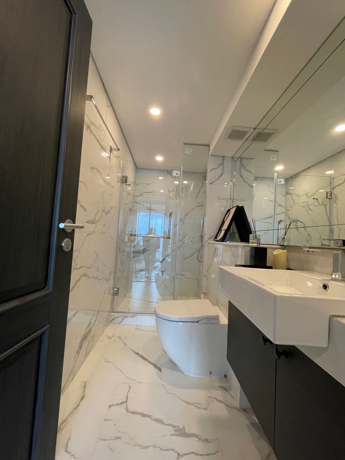 ขายคอนโดพระราม 9 เพชรบุรีตัดใหม่ RCA : ขายคอนโด แลนด์มาร์ค แอท เอ็มอาร์ทีเอ สเตชั่น: Penthouses 3 ห้องน้อน 3 ห้องน้ำ ตกแต่งครบพร้อมเข้าอยู่  นิยามใหม่ของการใช้ชีวิตใจกลางกรุงเทพฯ คอนโดมิเนียม Branded Residence โดย Cassia (Banyan Group) Mega Mixed-Use ใกล้ MRT สายสีส้ม เพียง 350 เมตร  