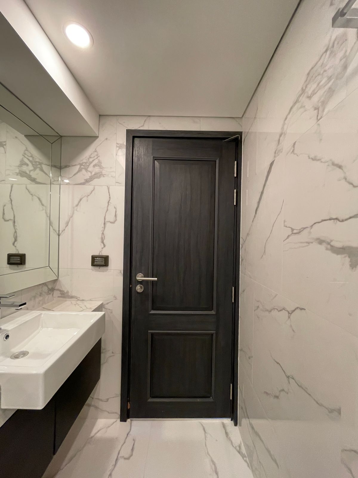 ขายคอนโดพระราม 9 เพชรบุรีตัดใหม่ RCA : ขายคอนโด แลนด์มาร์ค แอท เอ็มอาร์ทีเอ สเตชั่น: Penthouses 3 ห้องน้อน 3 ห้องน้ำ ตกแต่งครบพร้อมเข้าอยู่  นิยามใหม่ของการใช้ชีวิตใจกลางกรุงเทพฯ คอนโดมิเนียม Branded Residence โดย Cassia (Banyan Group) Mega Mixed-Use ใกล้ MRT สายสีส้ม เพียง 350 เมตร  