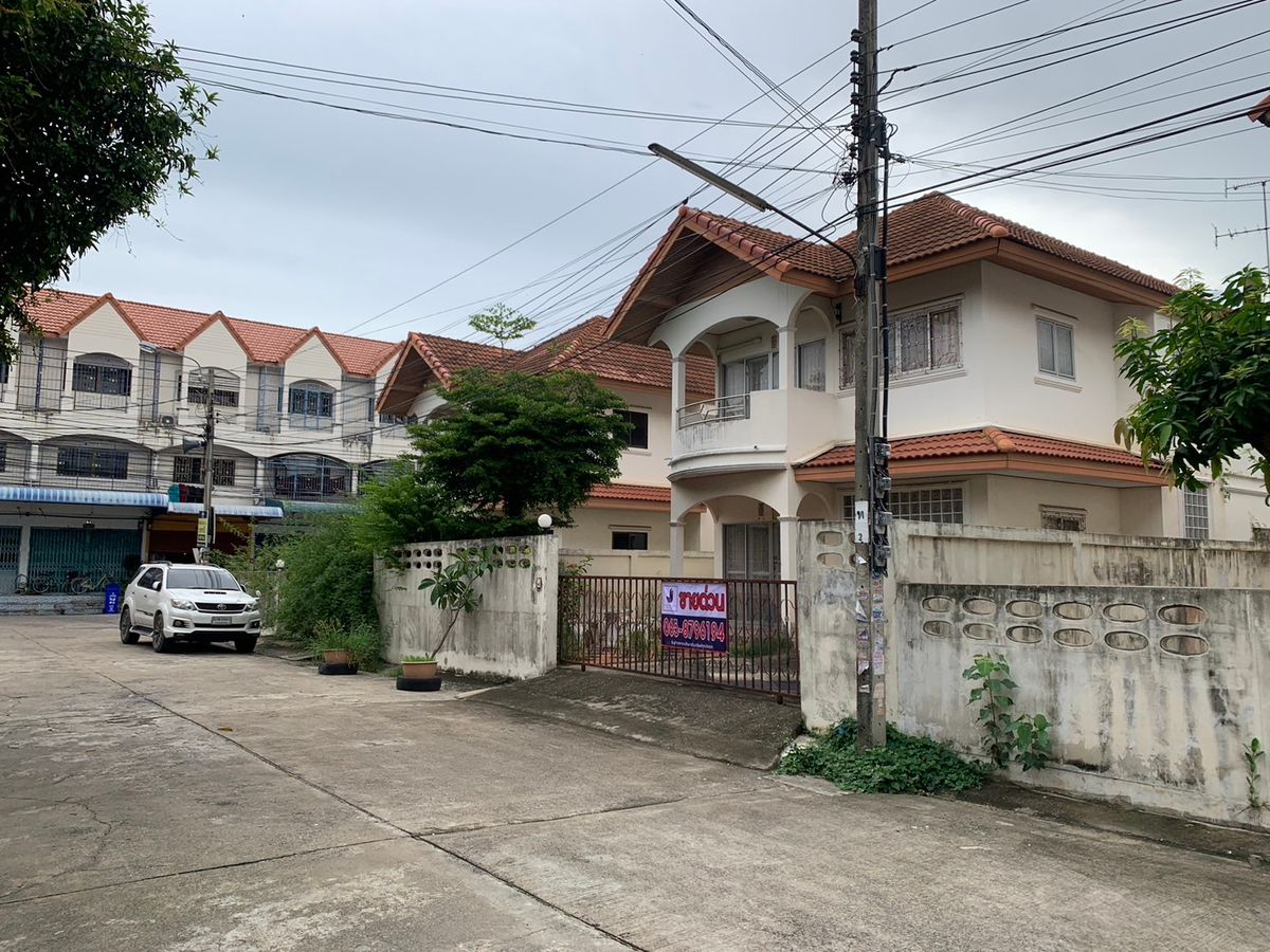 For SaleHouseBang kae, Phetkasem : The cheapest detached house in the project, good location, convenient to travel near the department stores and schools.